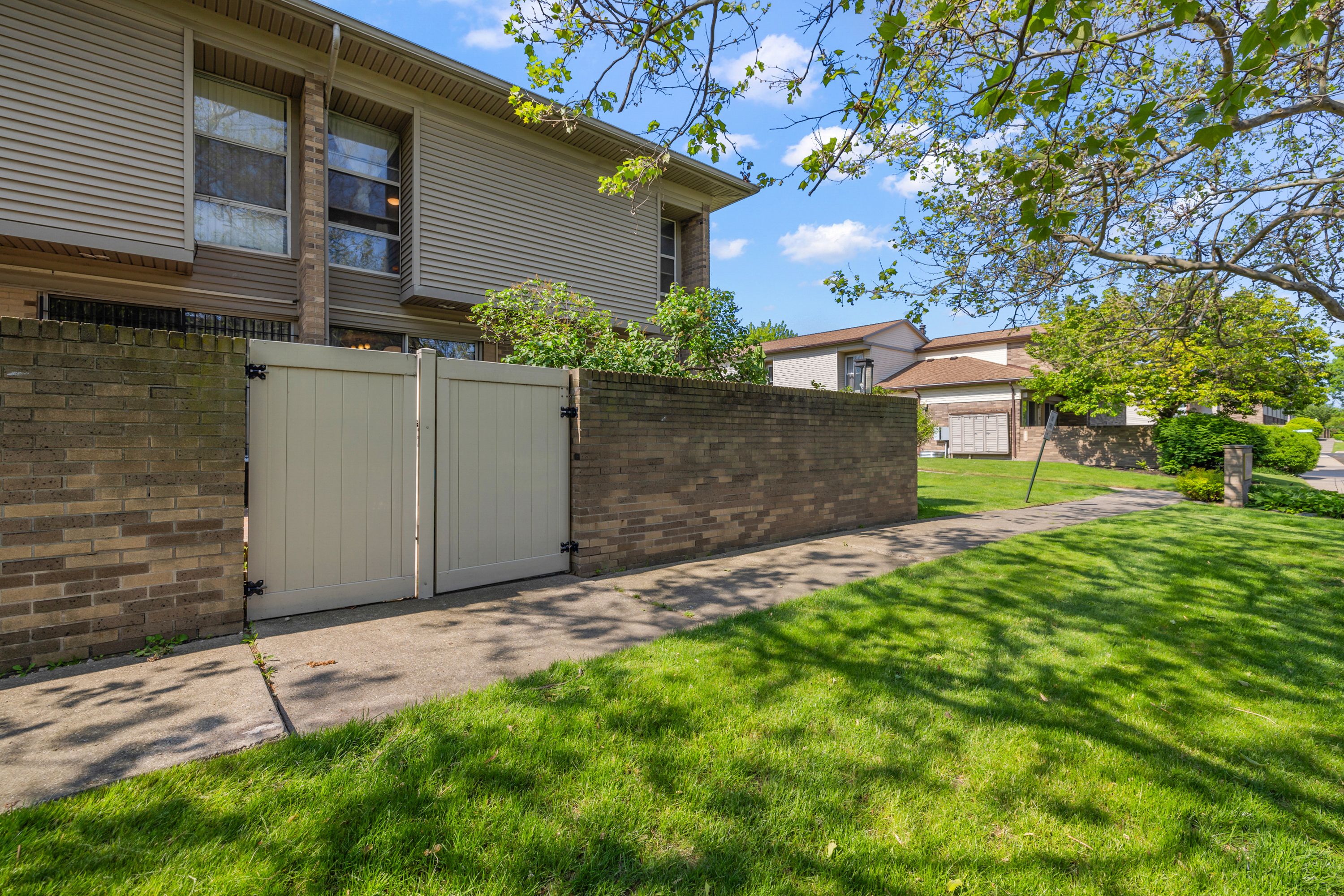 1114 Saint Aubin Pl Place