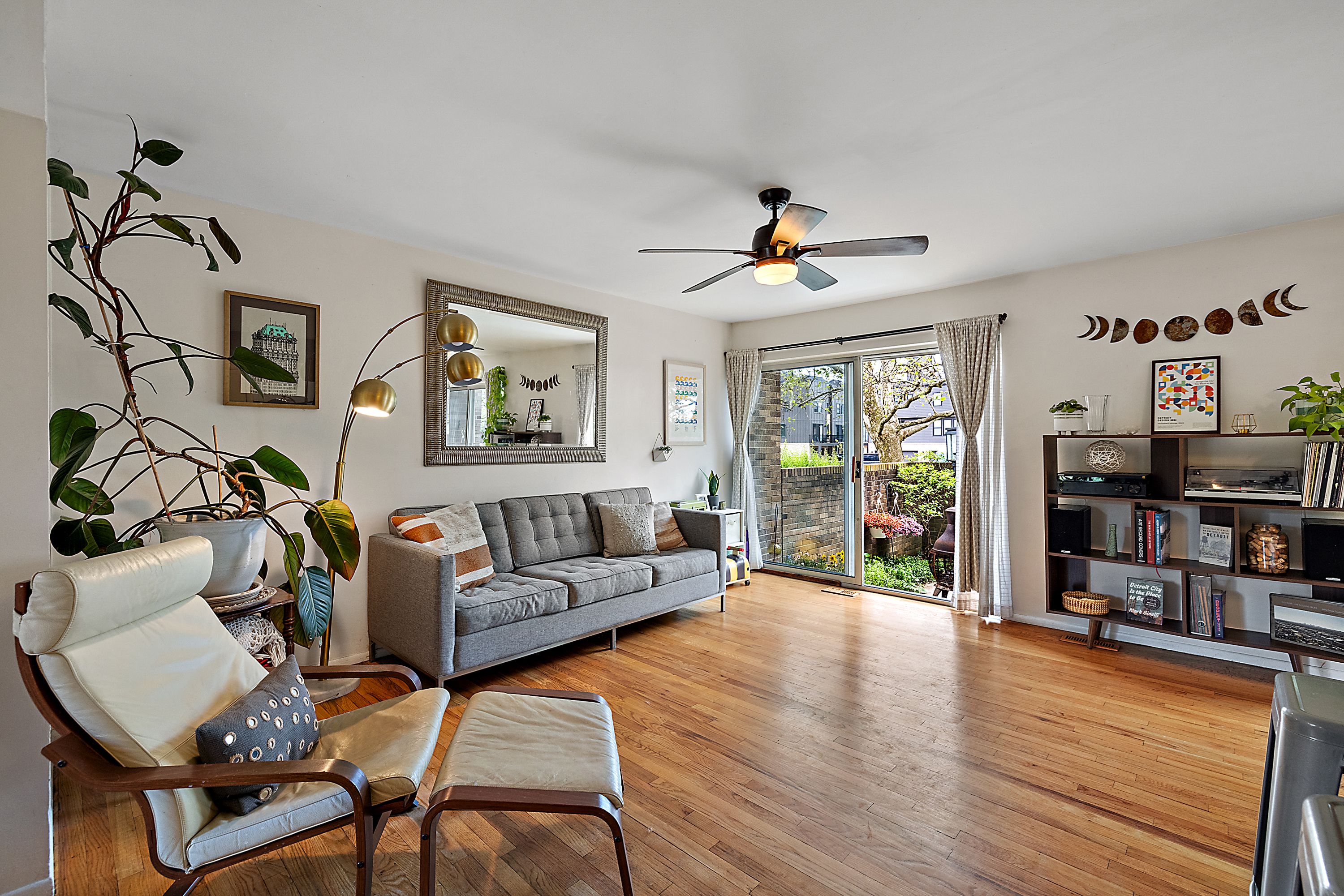 1114 Saint Aubin Pl Place