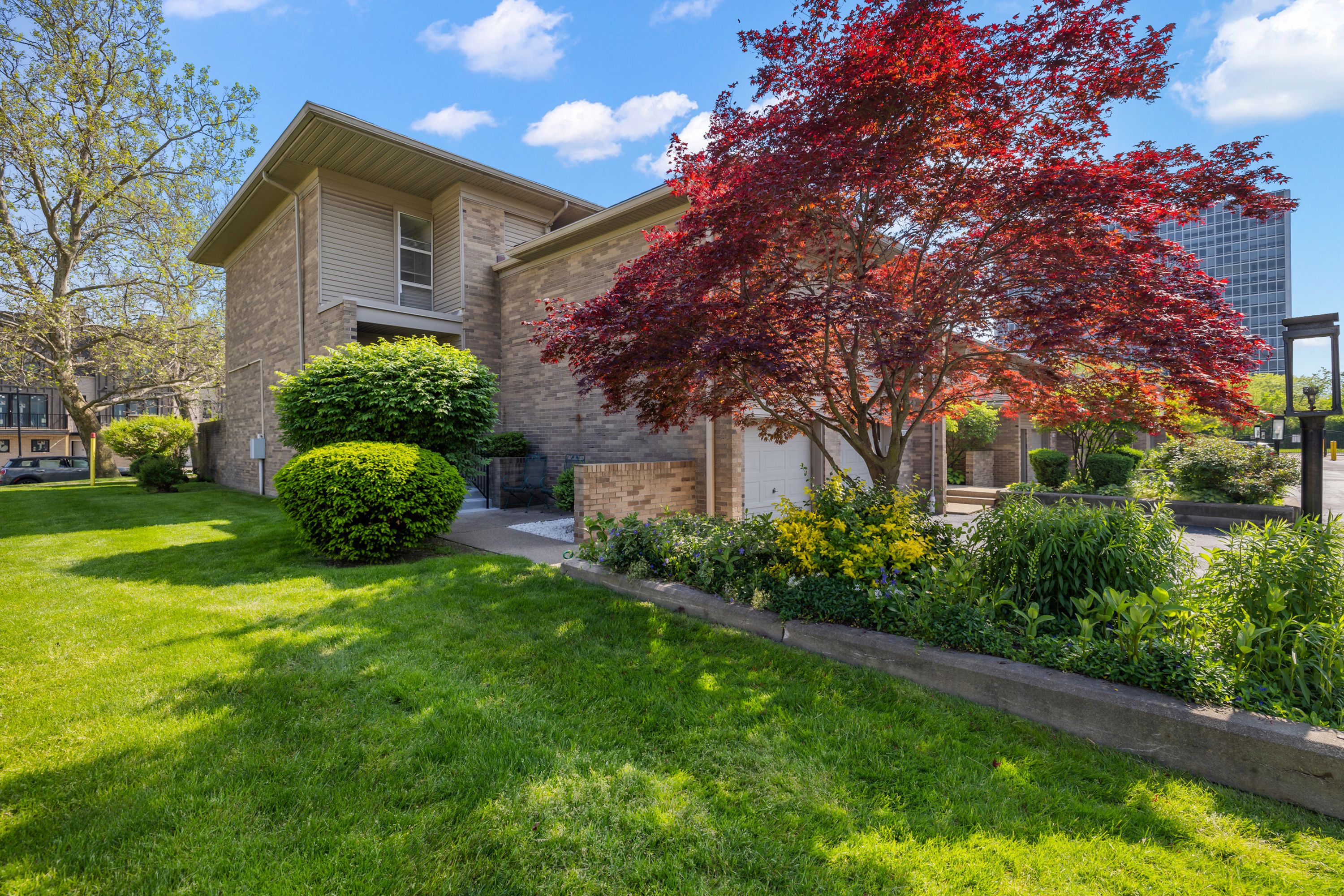 1114 Saint Aubin Pl Place