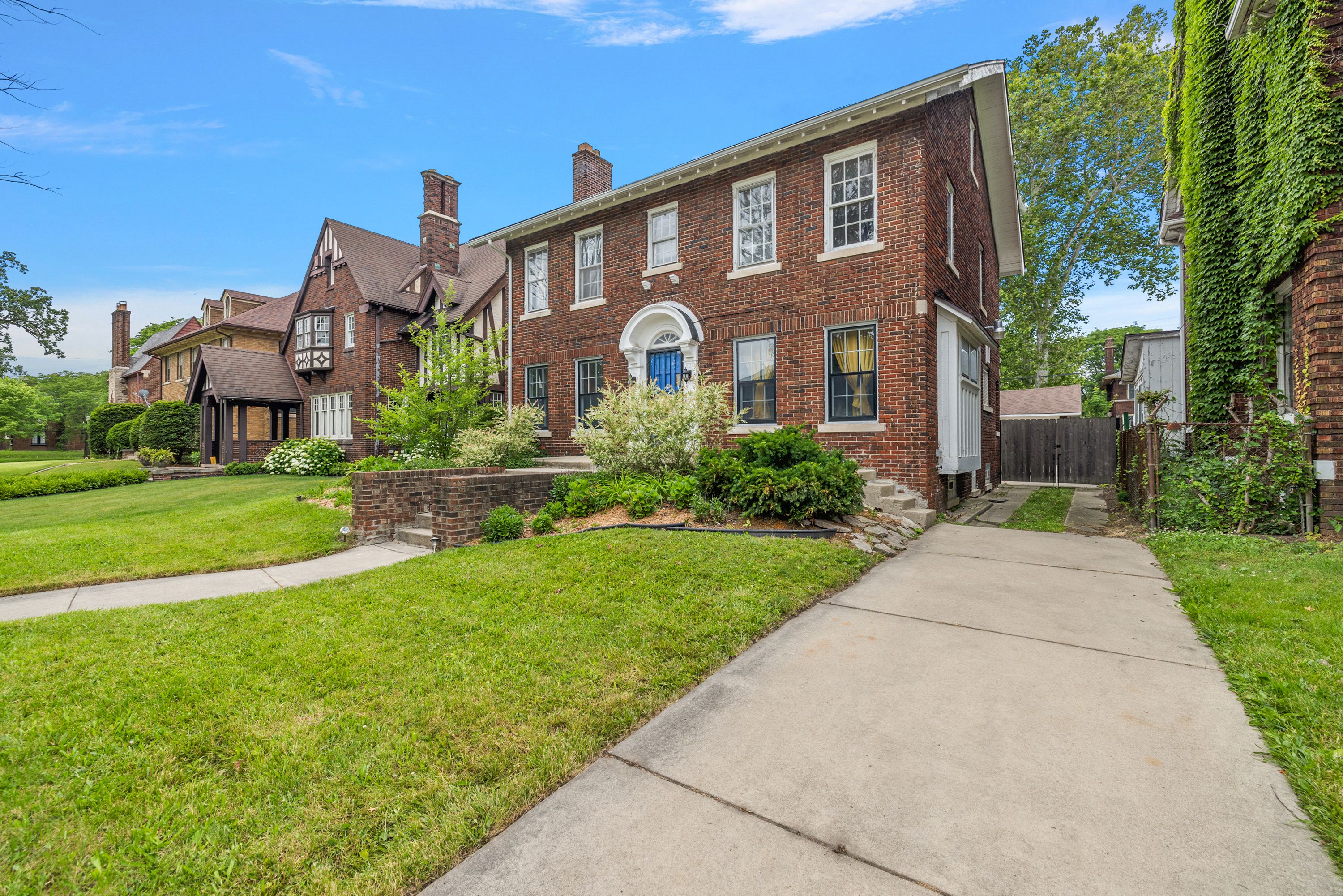 2304 Longfellow Street