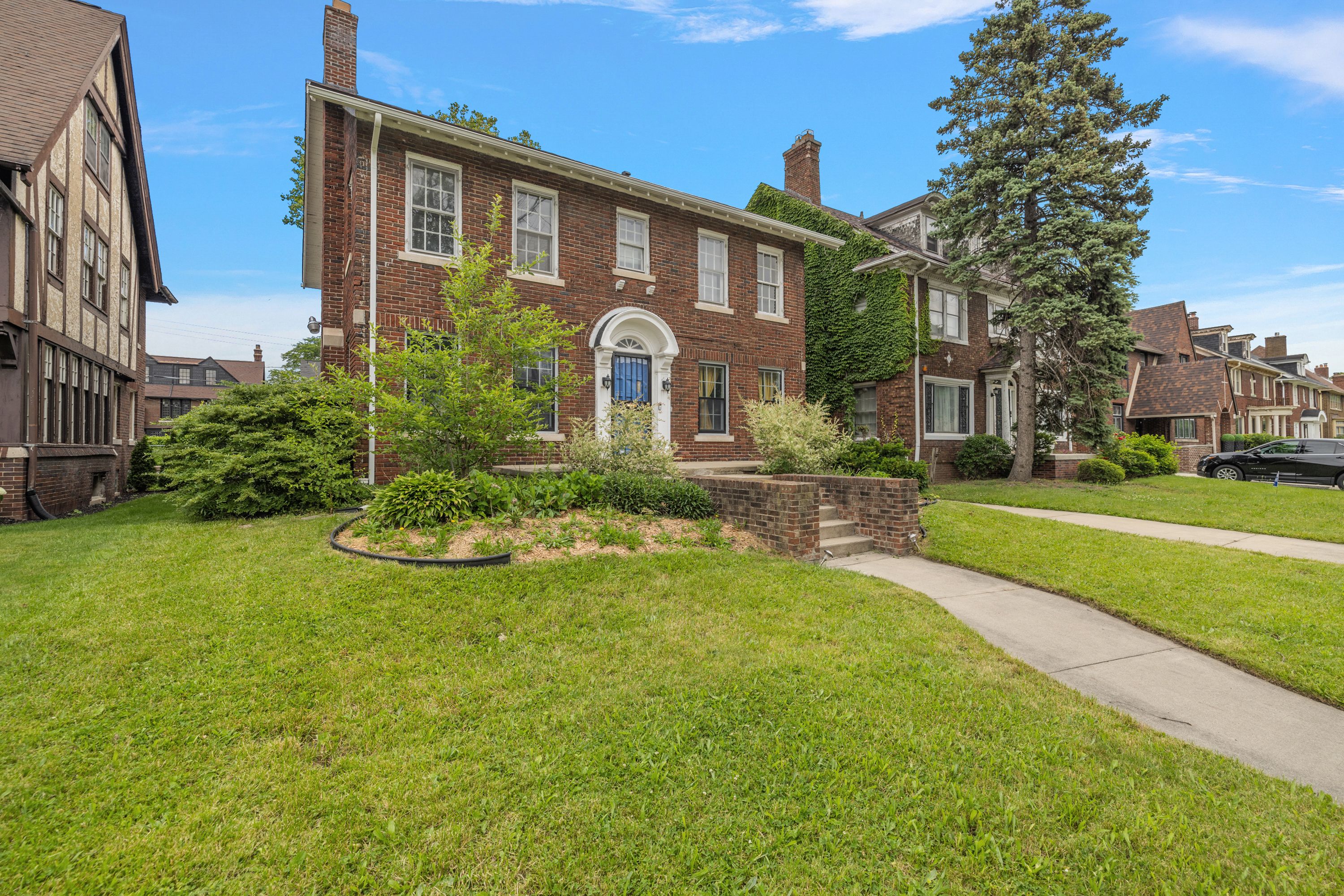 2304 Longfellow Street