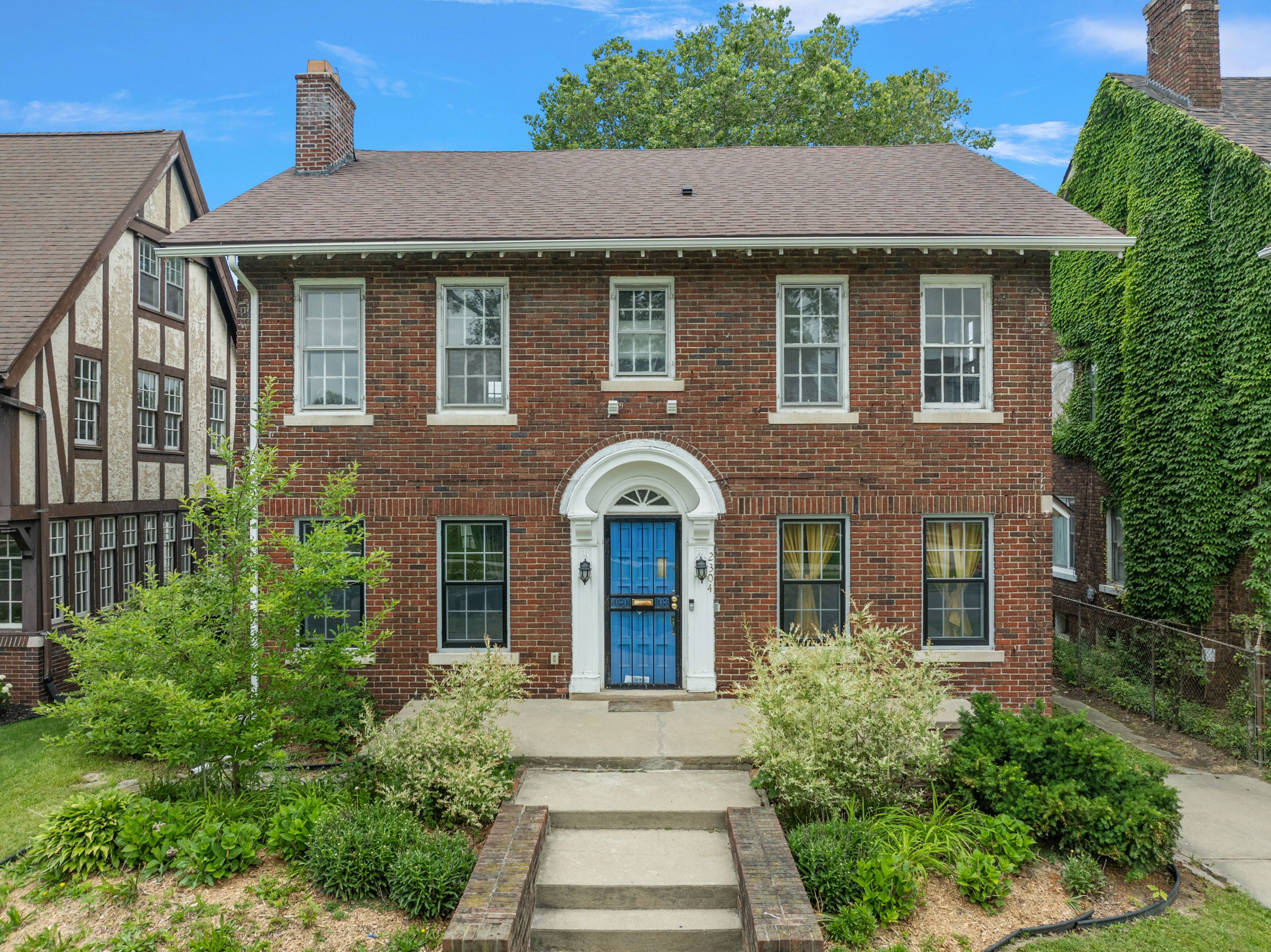 2304 Longfellow Street