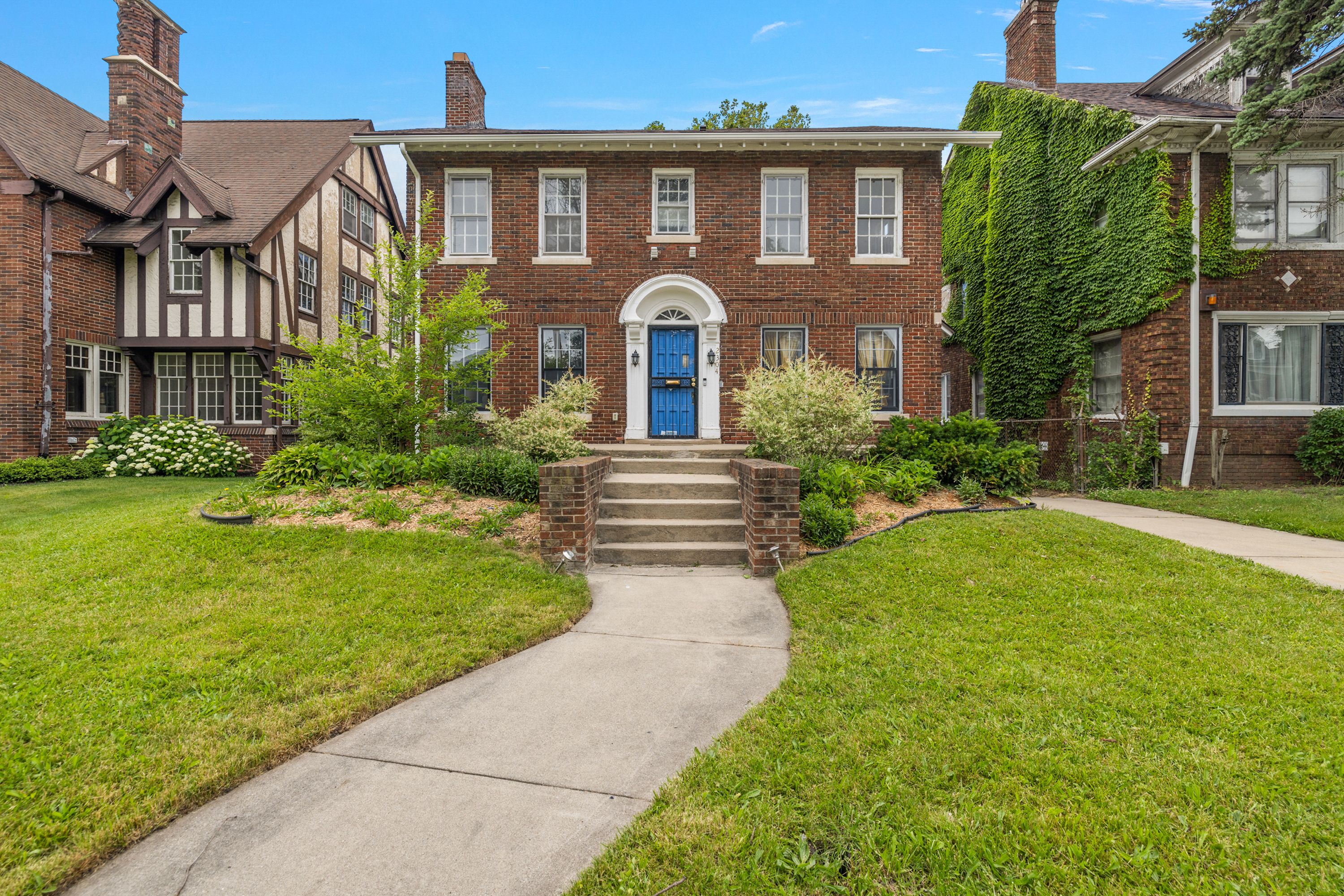 2304 Longfellow Street