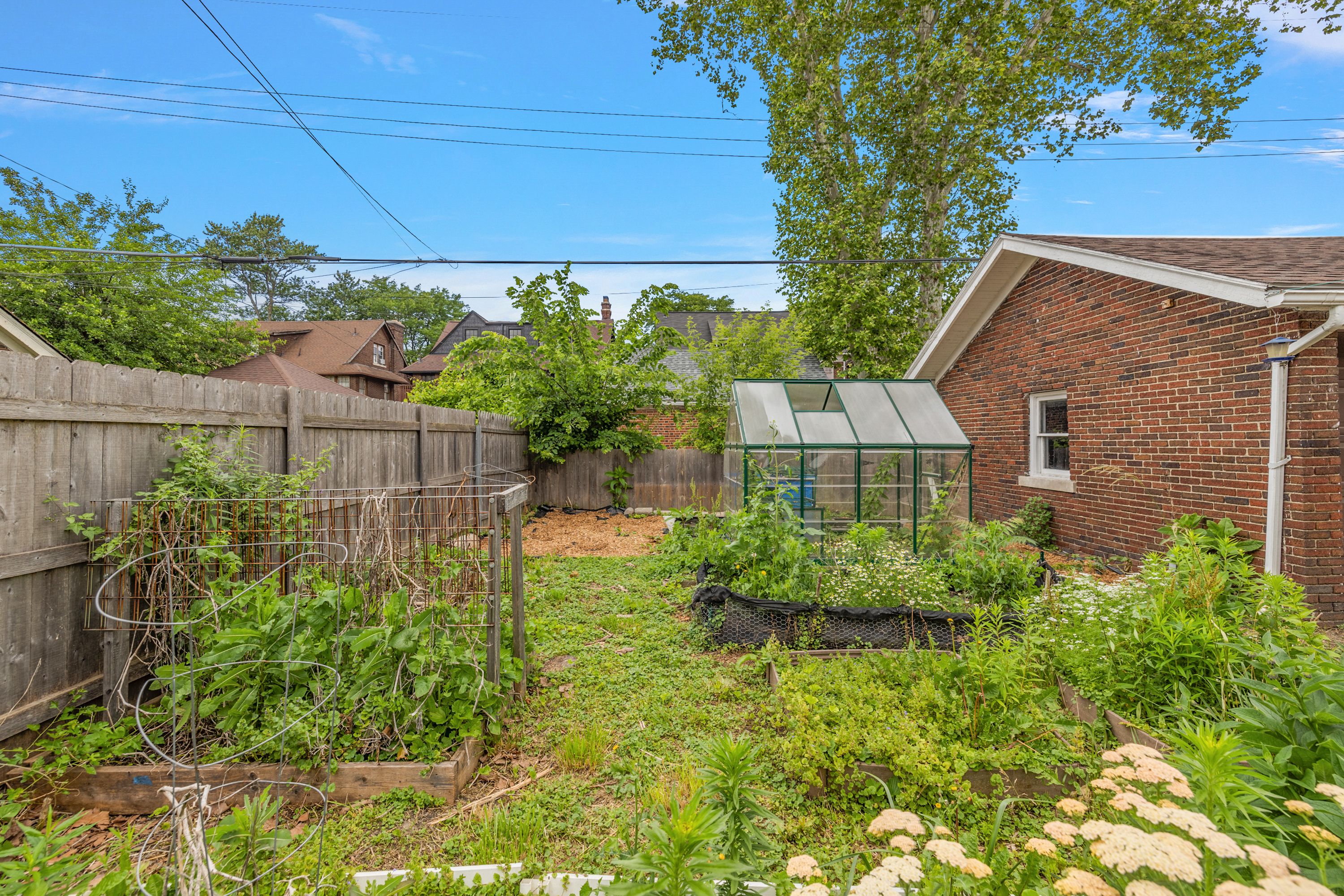 2304 Longfellow Street