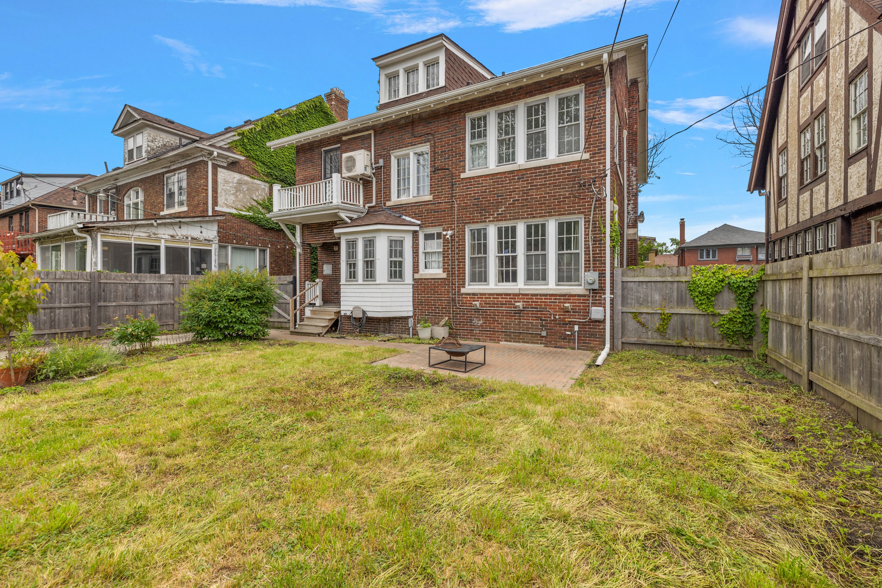 2304 Longfellow Street