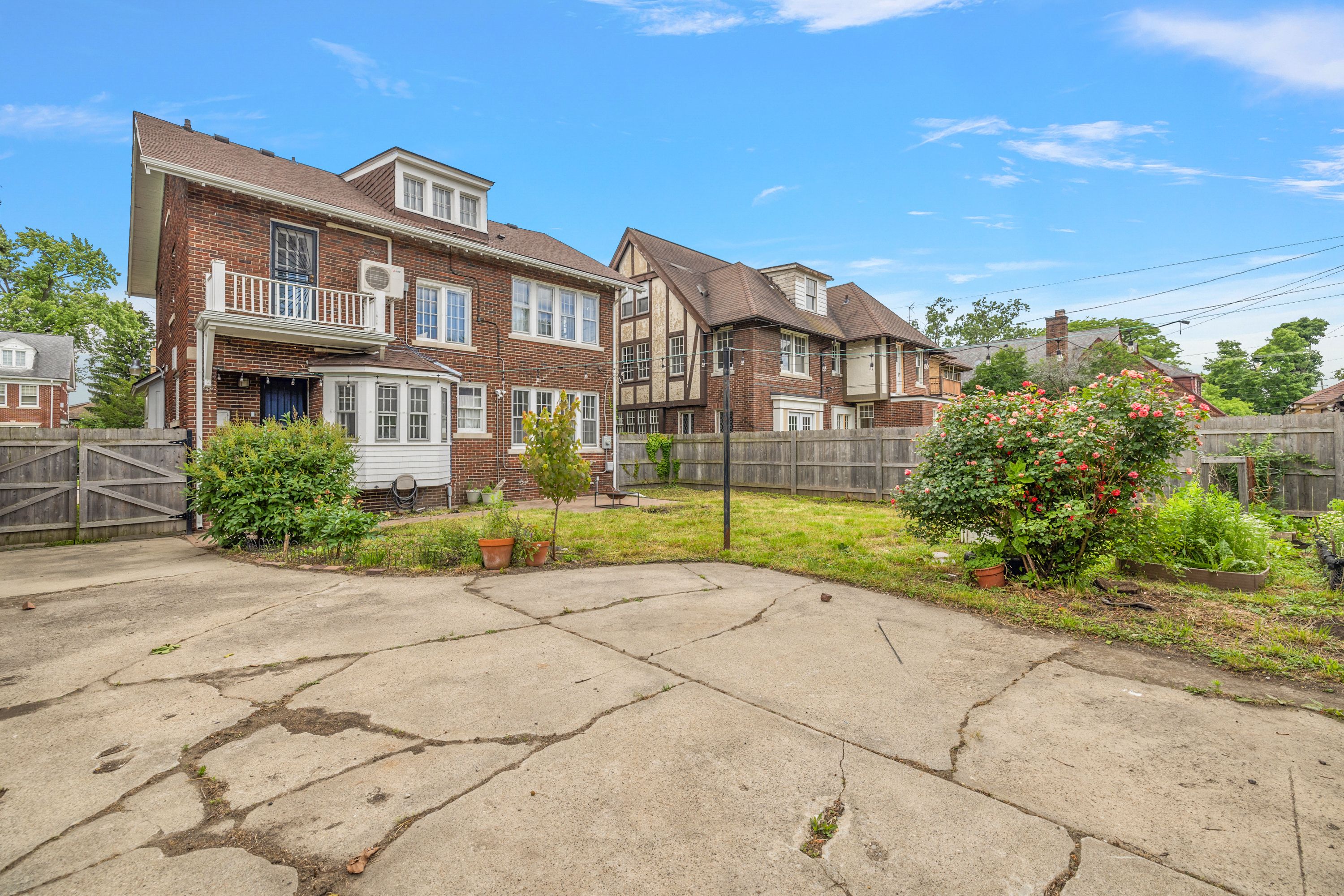 2304 Longfellow Street