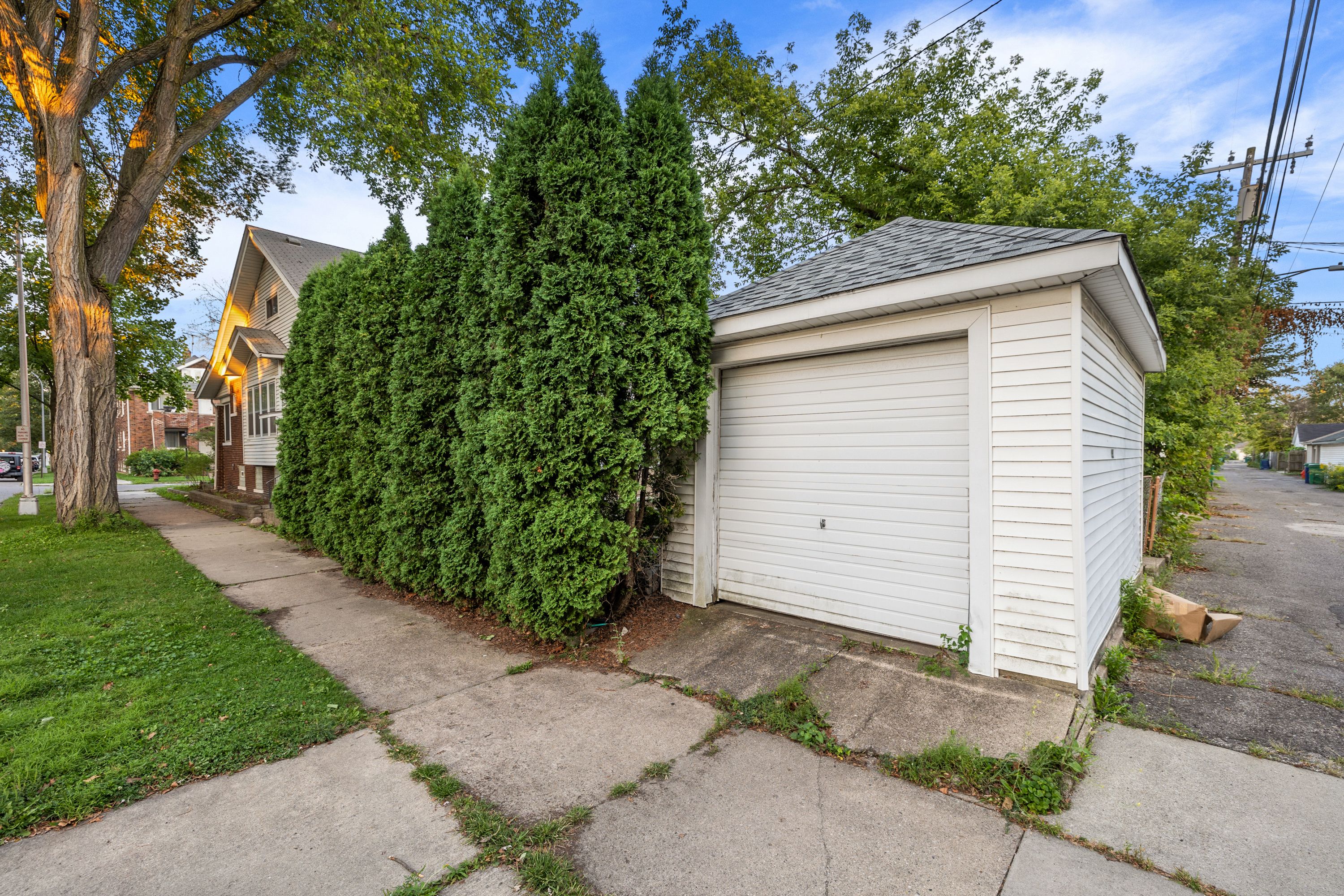 1099 BEACONSFIELD Avenue