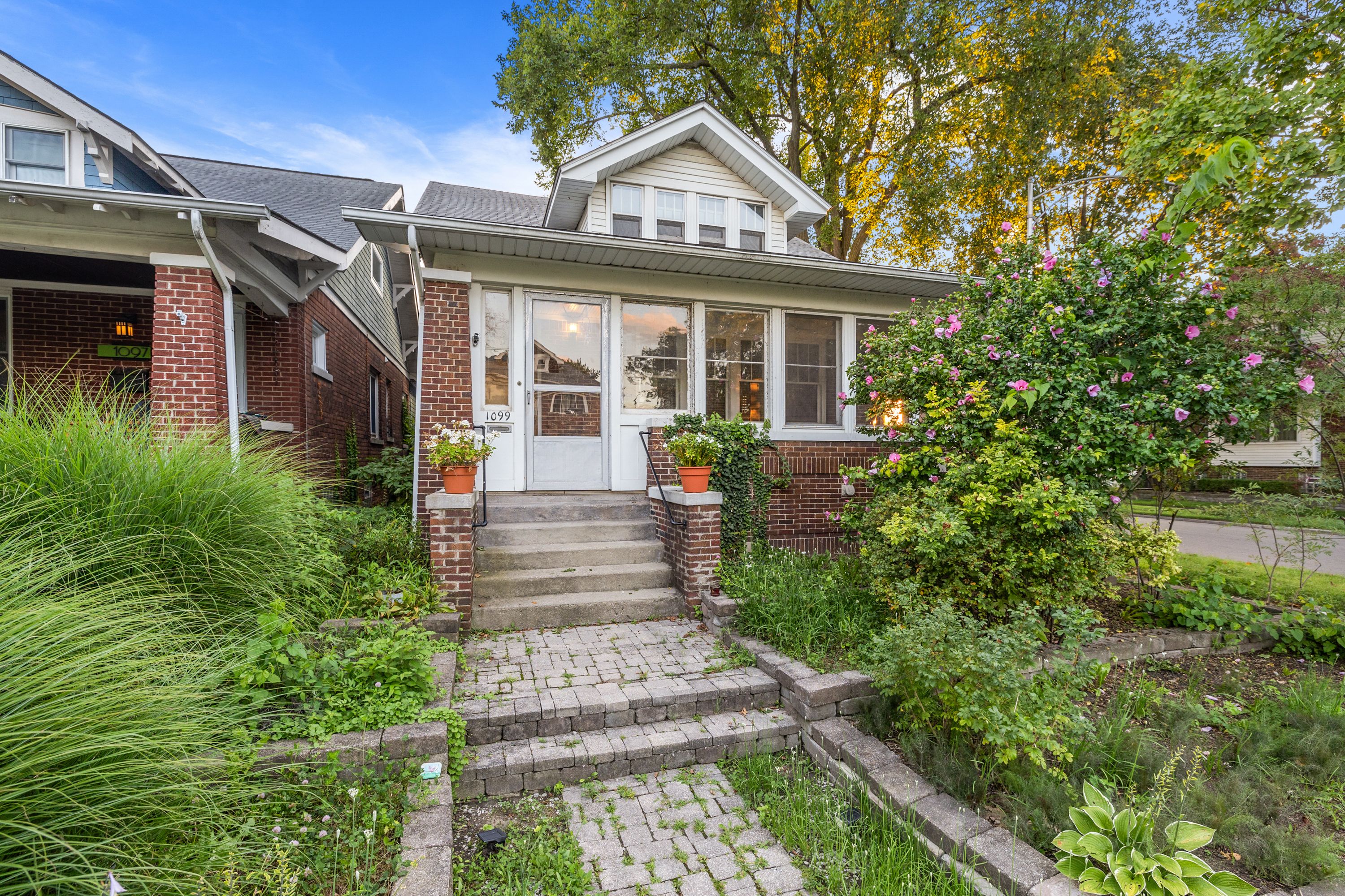 1099 BEACONSFIELD Avenue