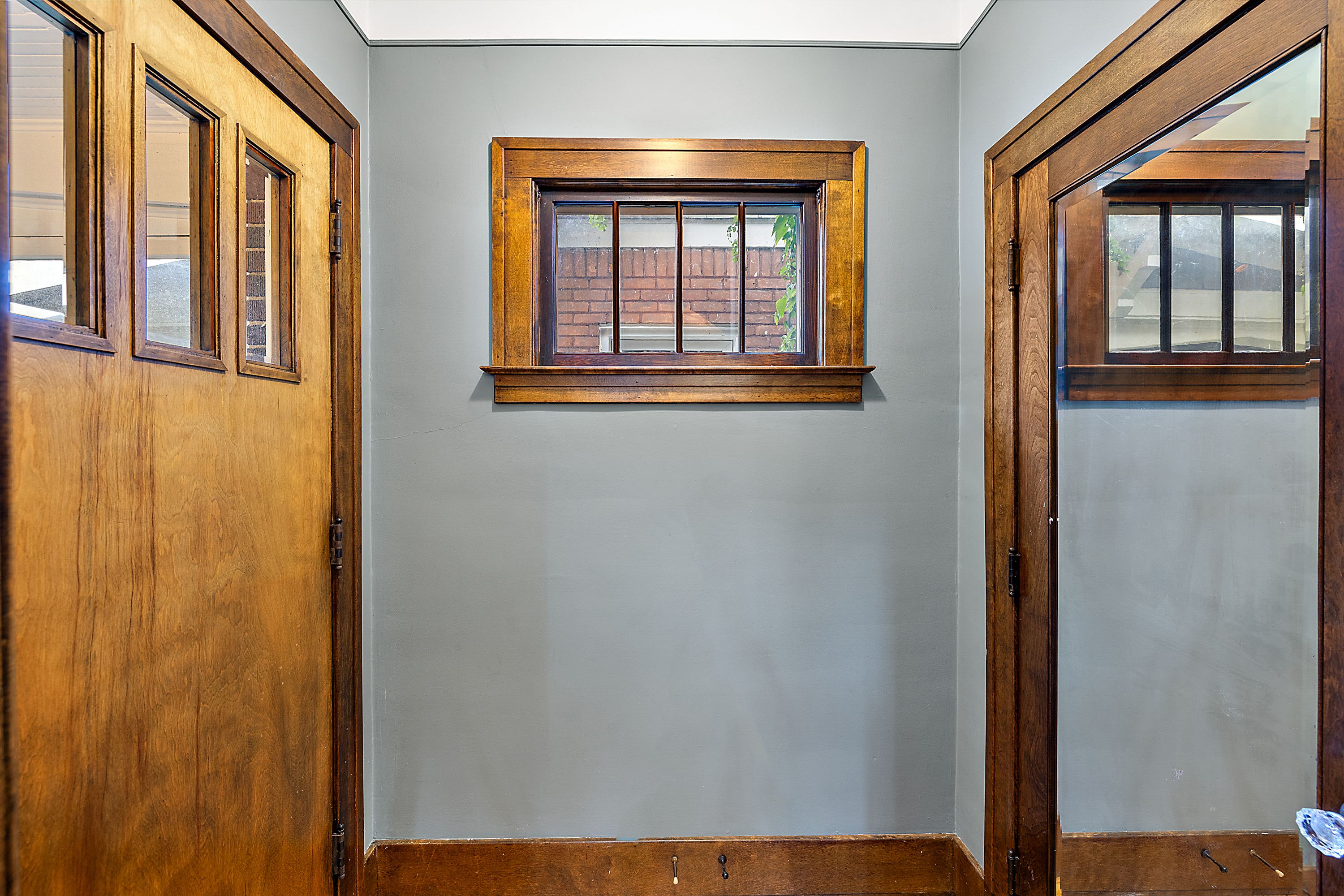 1099 BEACONSFIELD Avenue