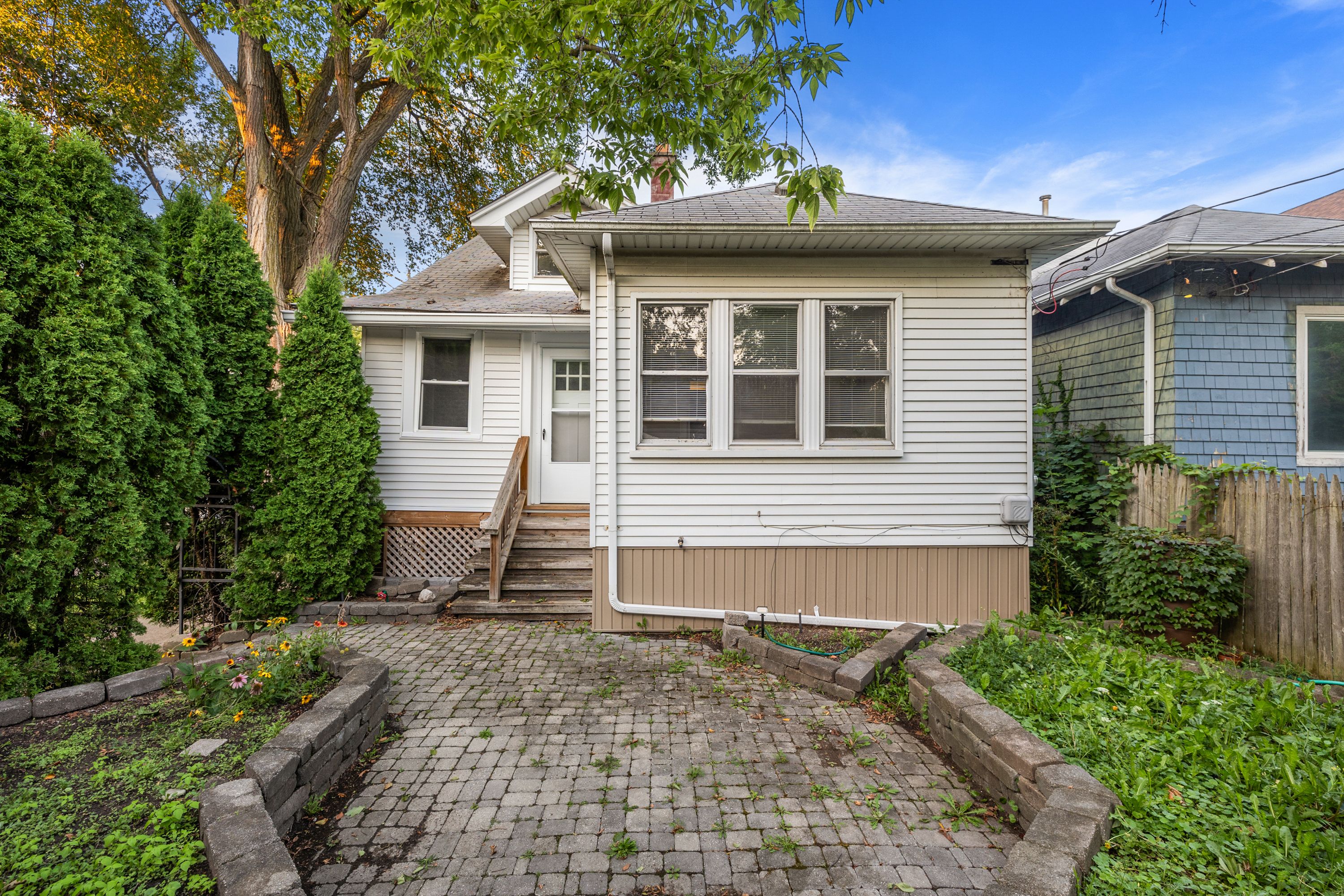 1099 BEACONSFIELD Avenue