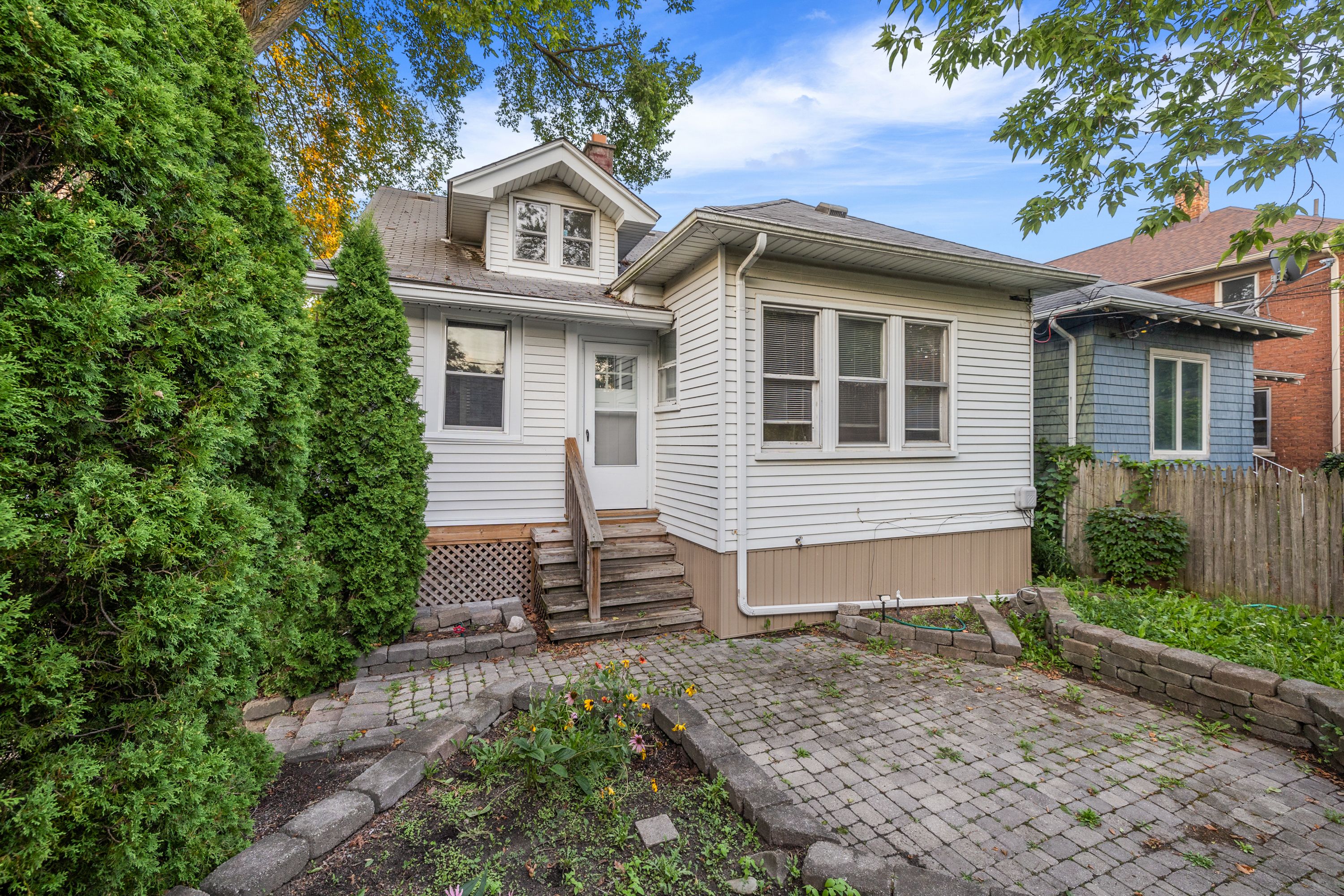 1099 BEACONSFIELD Avenue