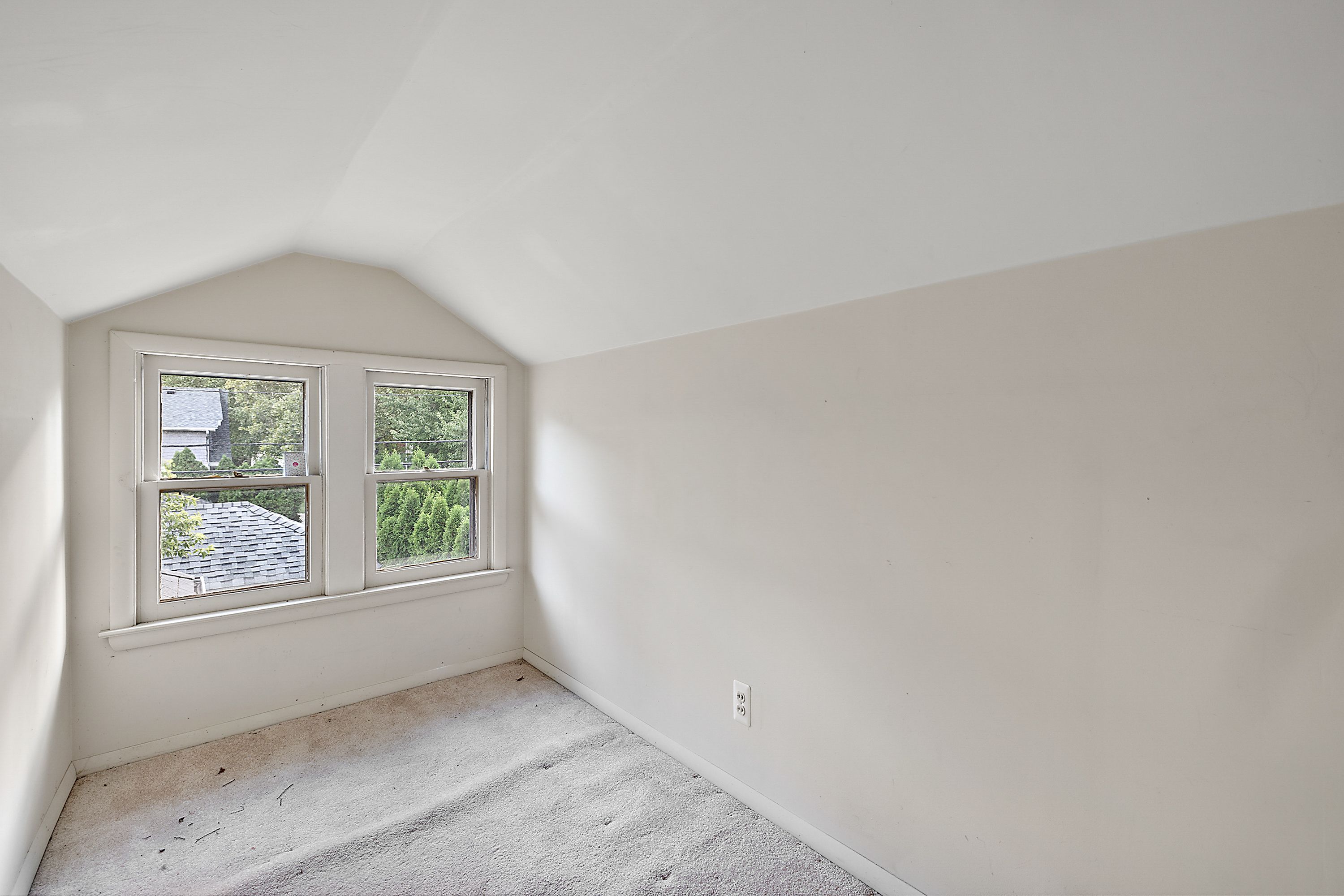 1099 BEACONSFIELD Avenue