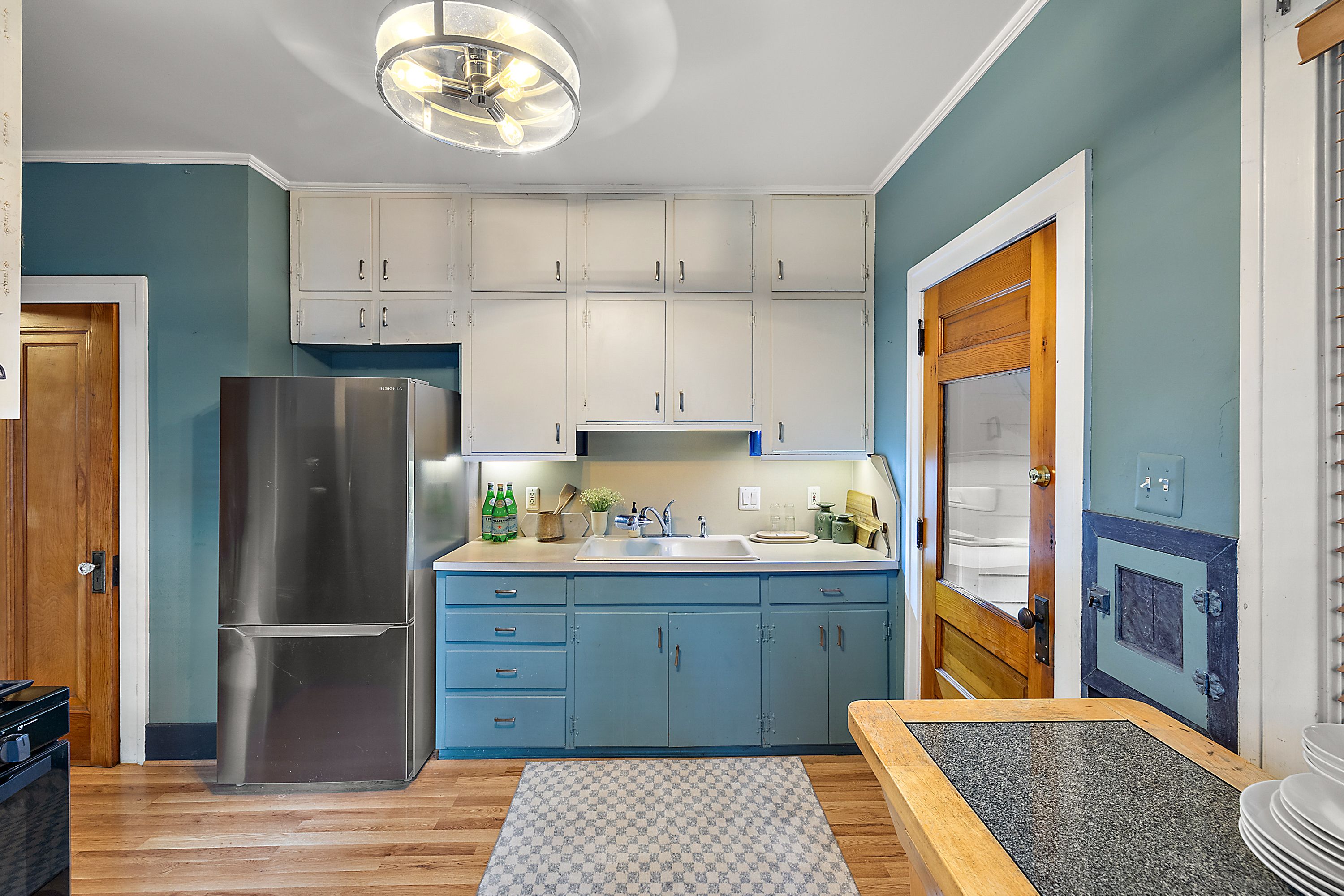 1099 BEACONSFIELD Avenue