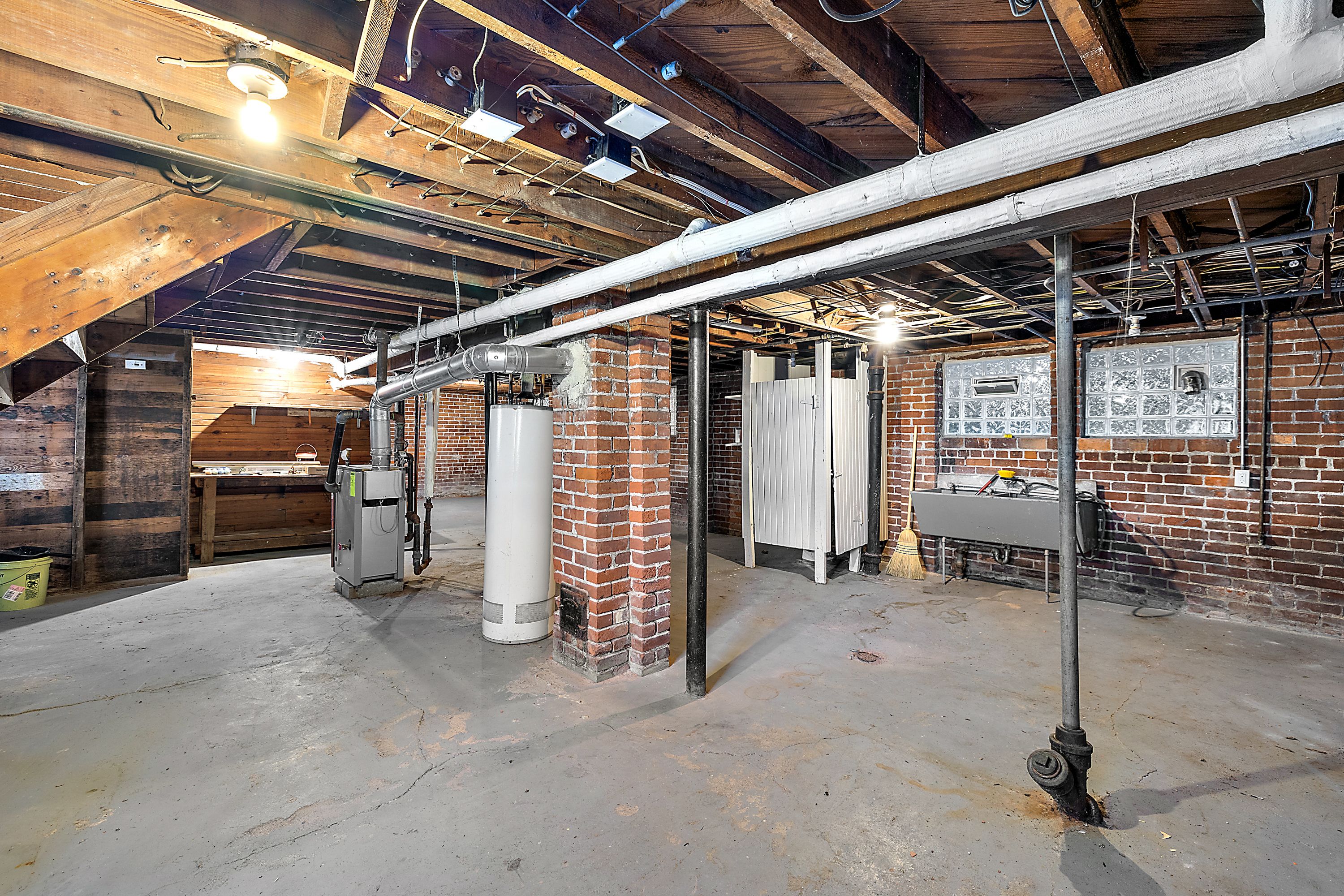 1099 BEACONSFIELD Avenue