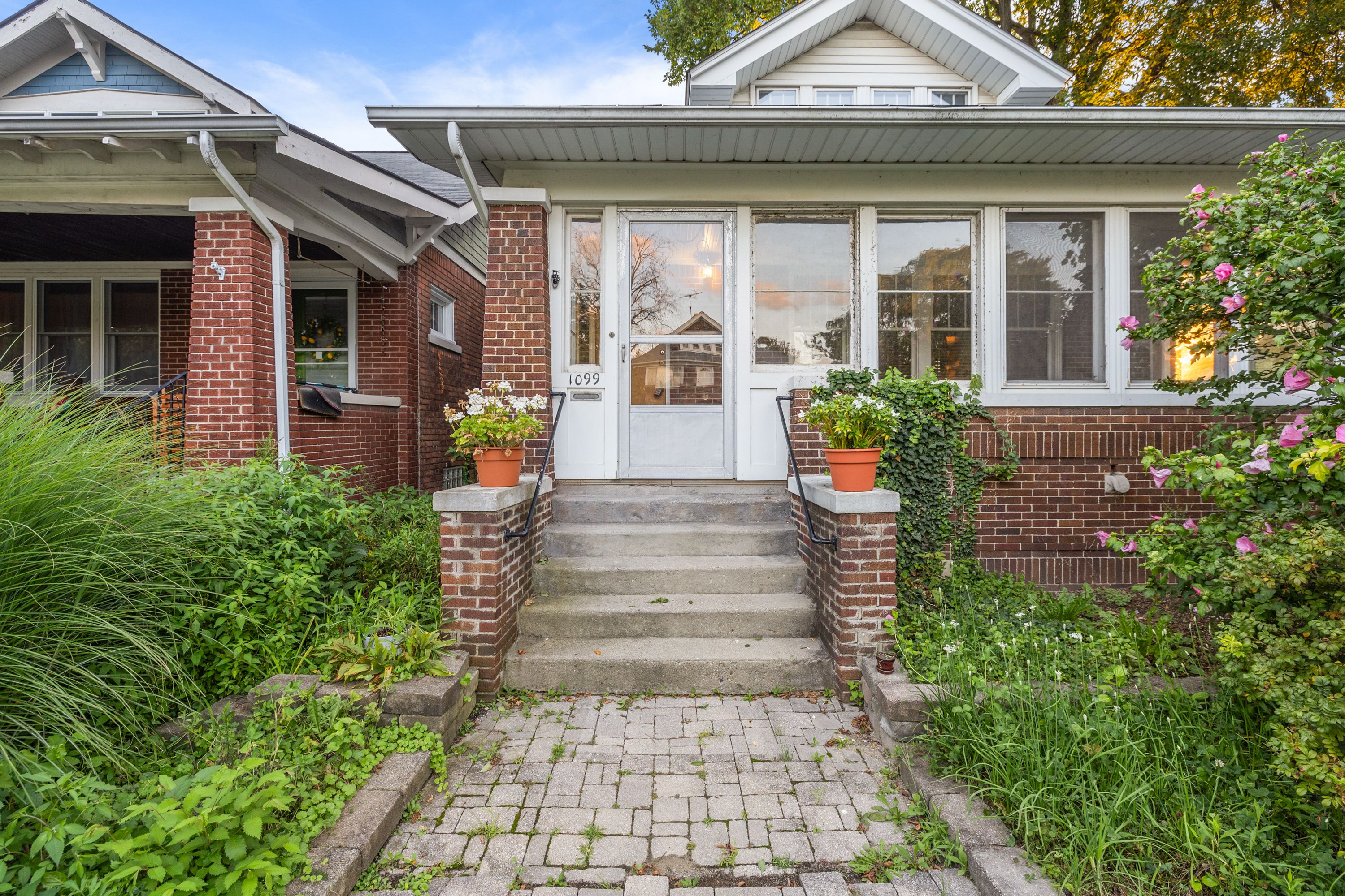 1099 BEACONSFIELD Avenue