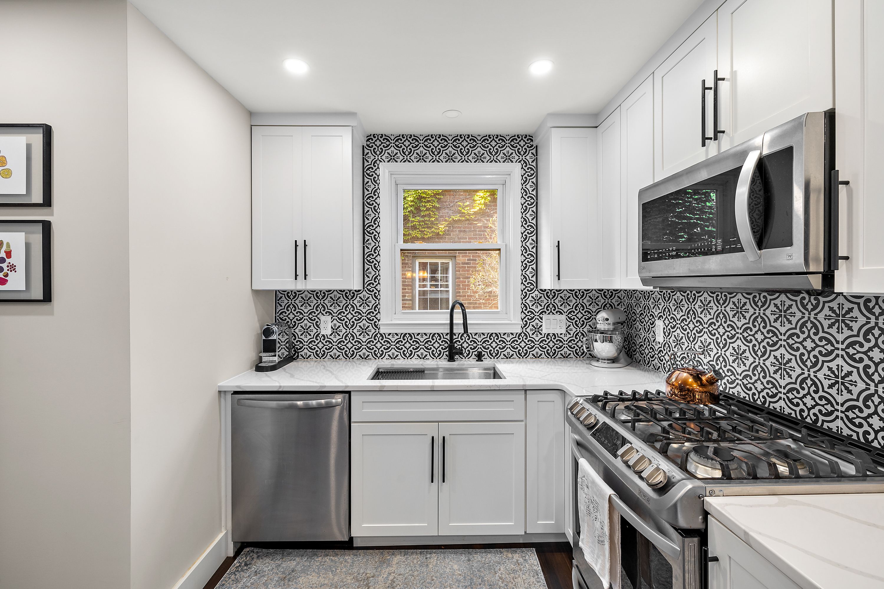 2112 PINECREST Drive
