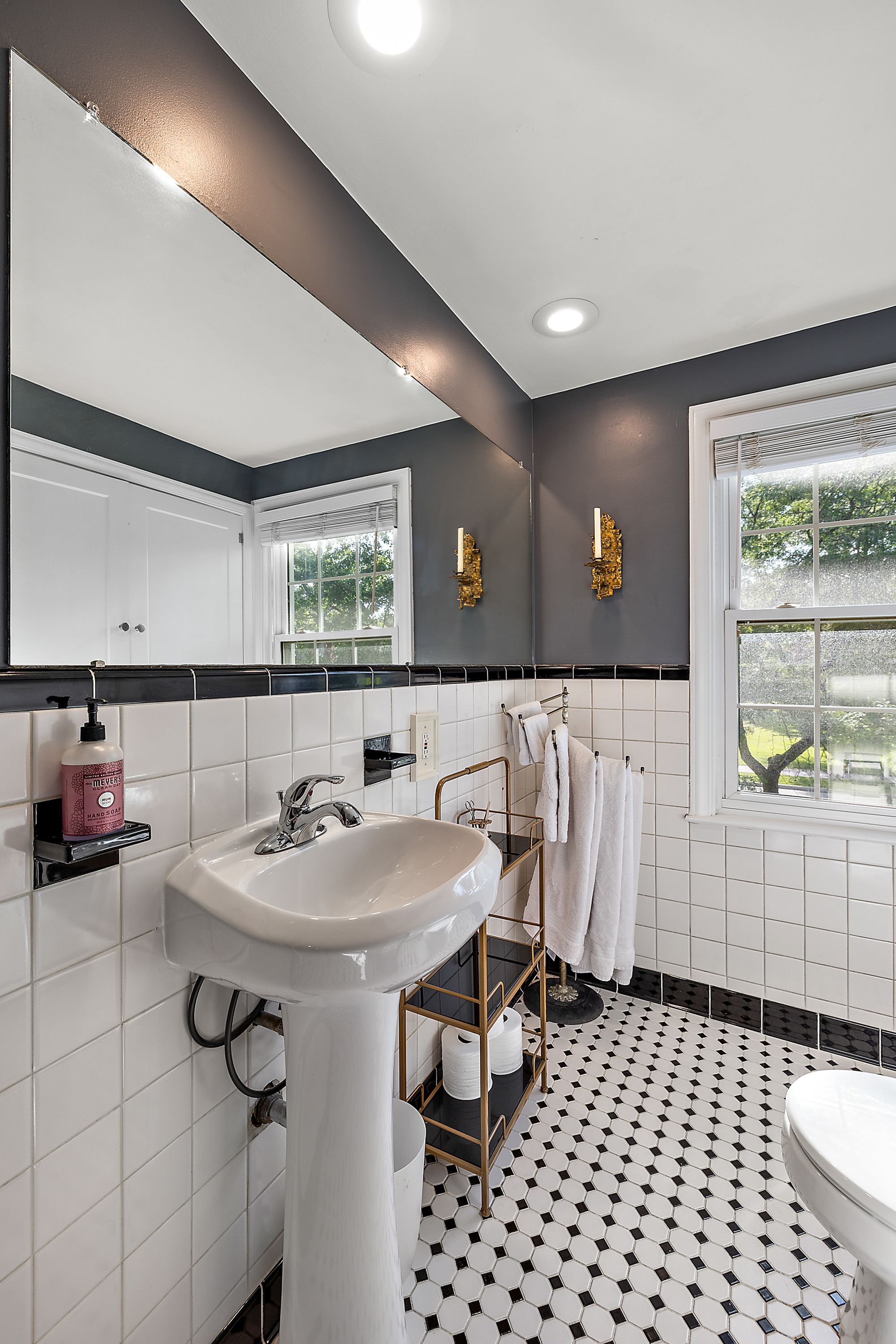 2112 PINECREST Drive