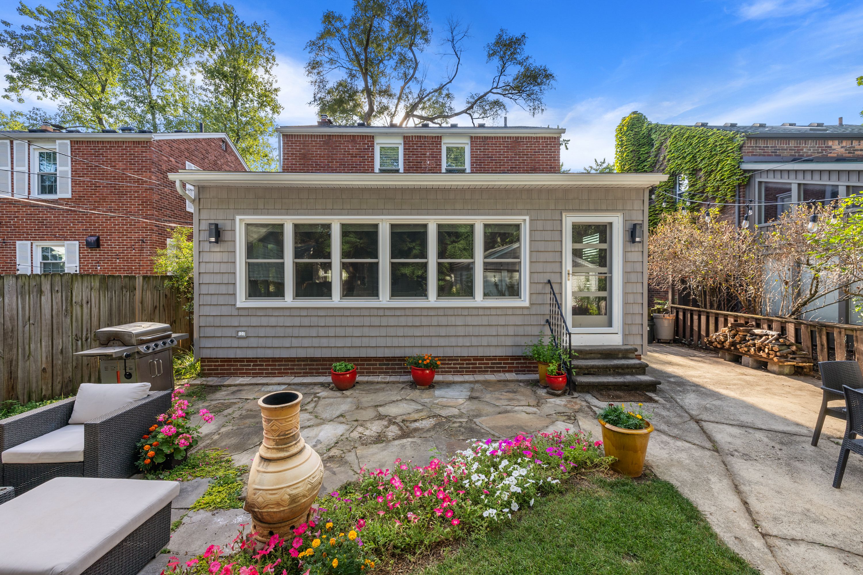 2112 PINECREST Drive