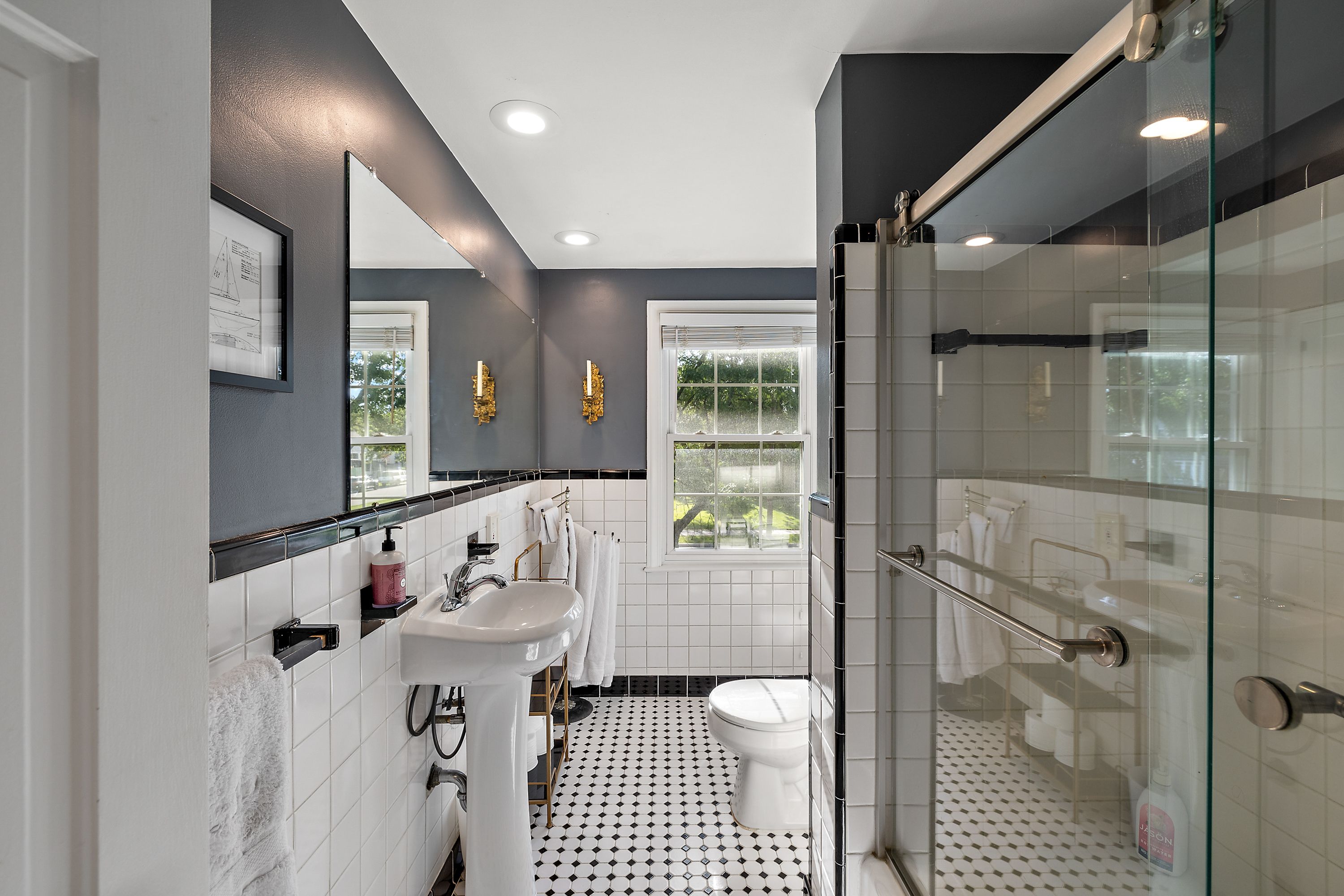 2112 PINECREST Drive