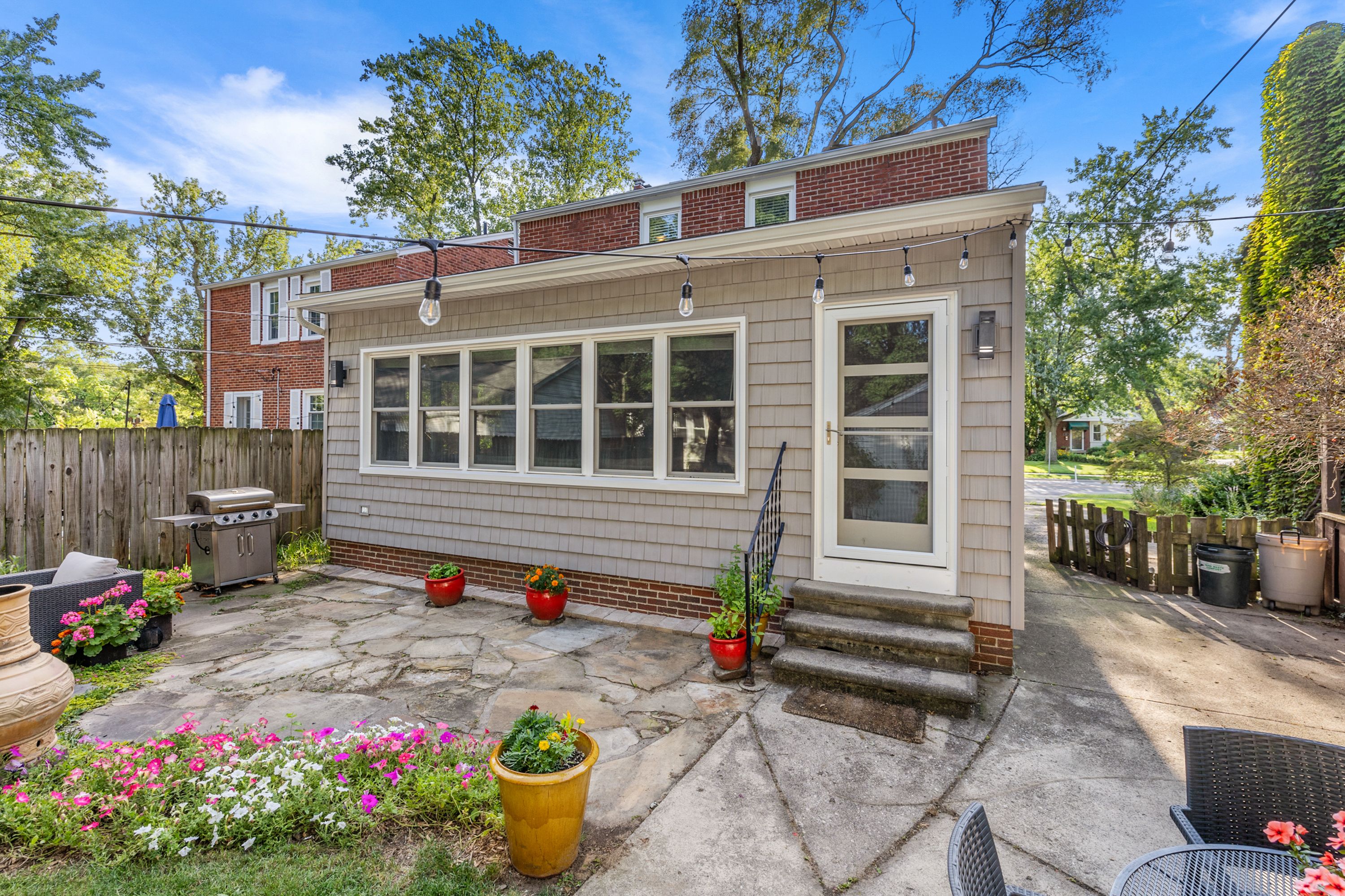 2112 PINECREST Drive