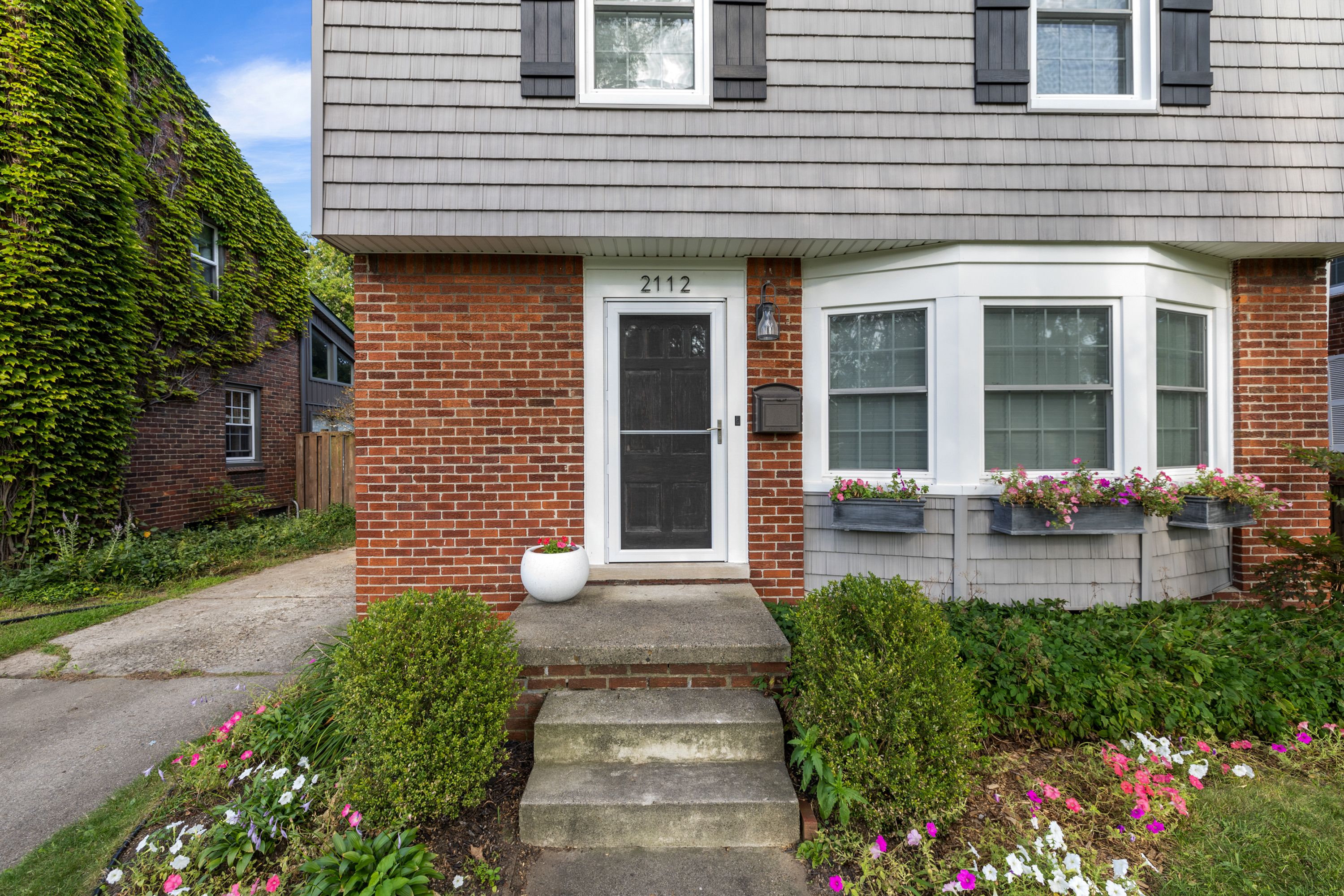 2112 PINECREST Drive