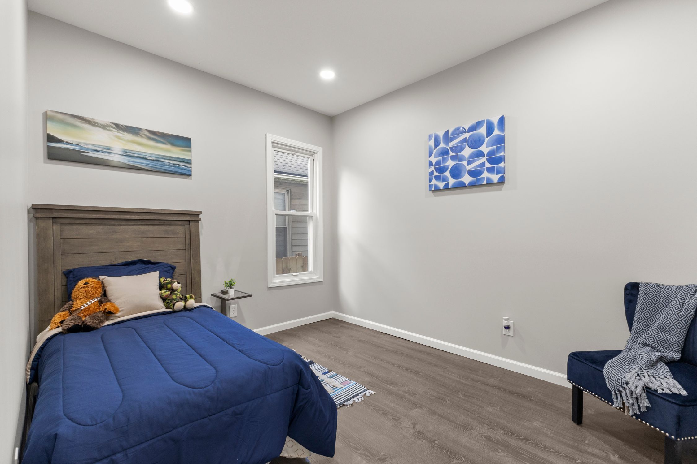 8275 CHAMBERLAIN Street