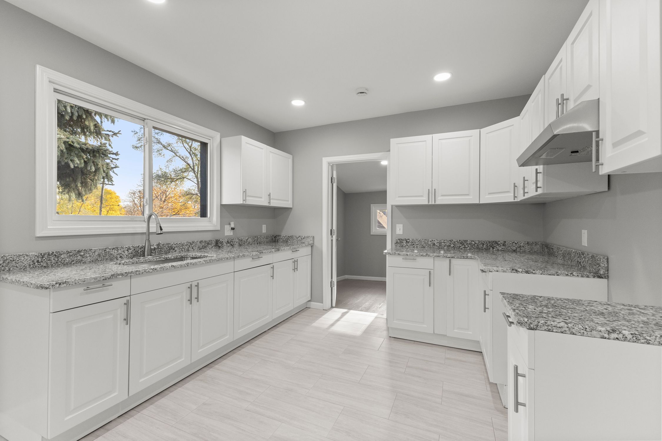 8275 CHAMBERLAIN Street