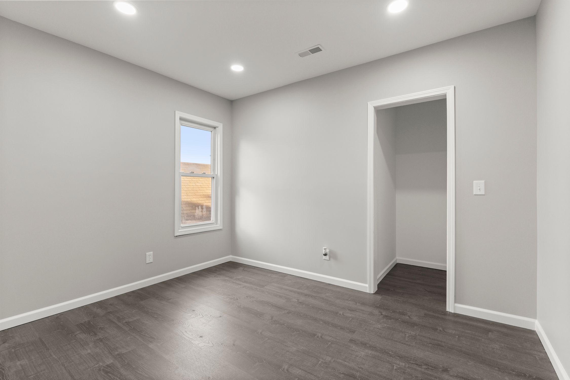 8275 CHAMBERLAIN Street