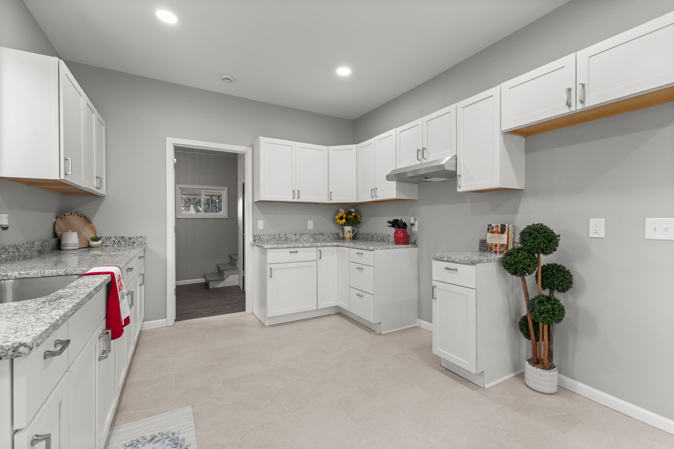 8275 CHAMBERLAIN Street