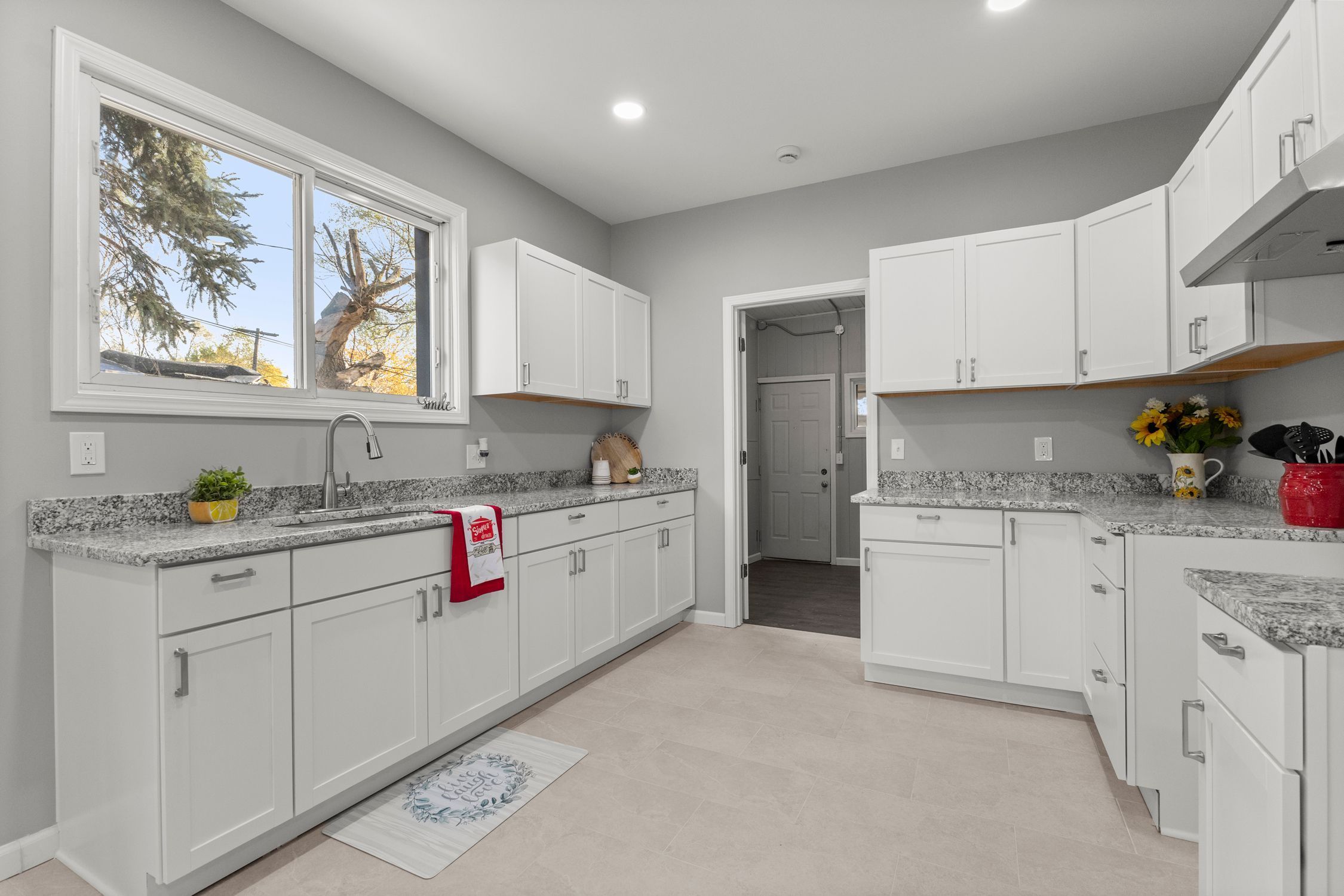 8275 CHAMBERLAIN Street