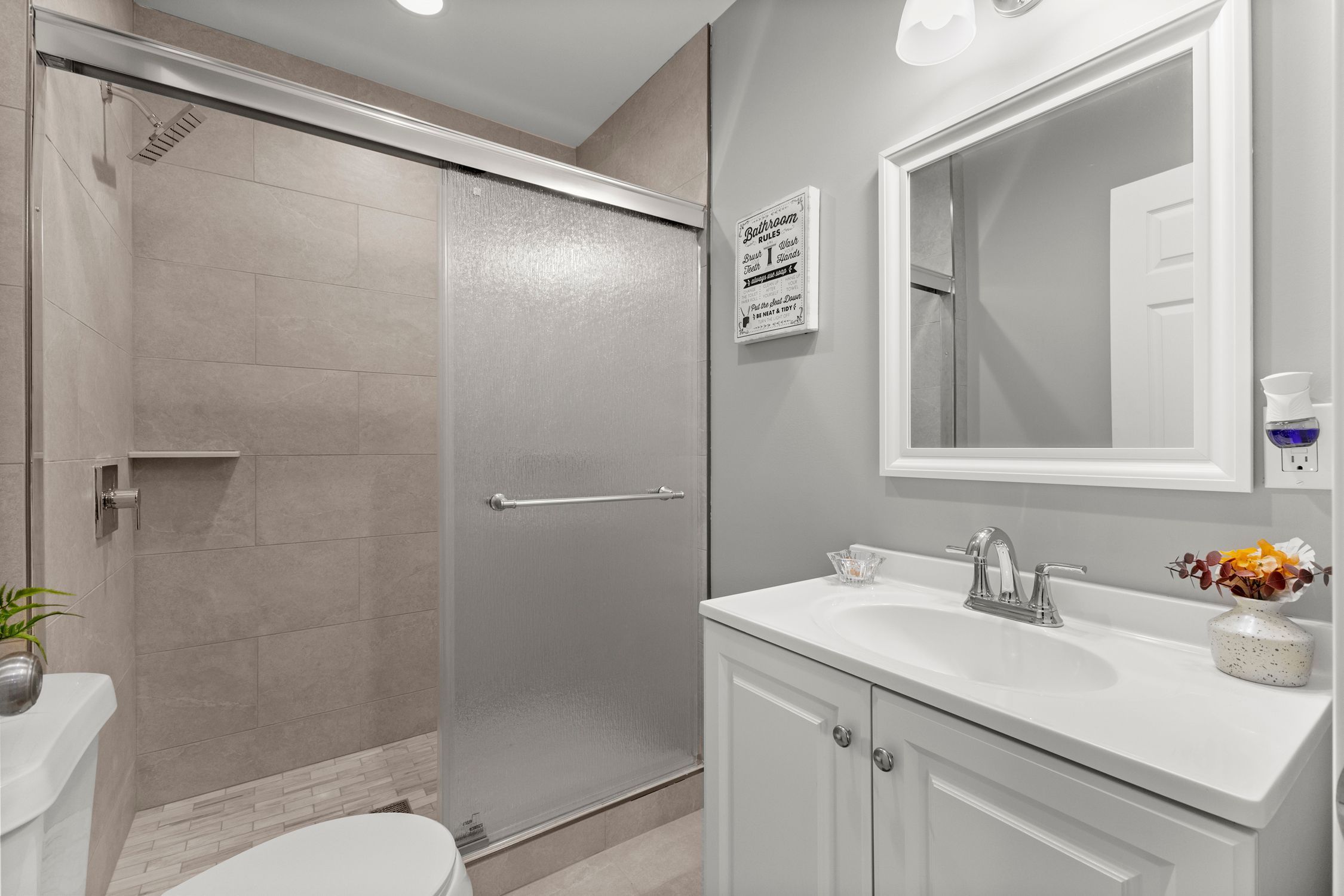 8275 CHAMBERLAIN Street