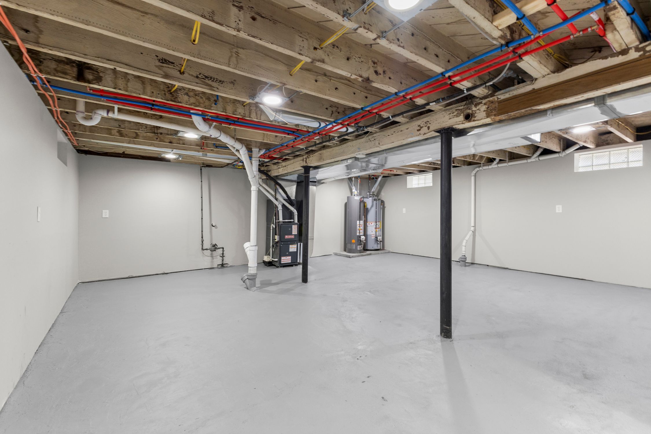 8275 CHAMBERLAIN Street