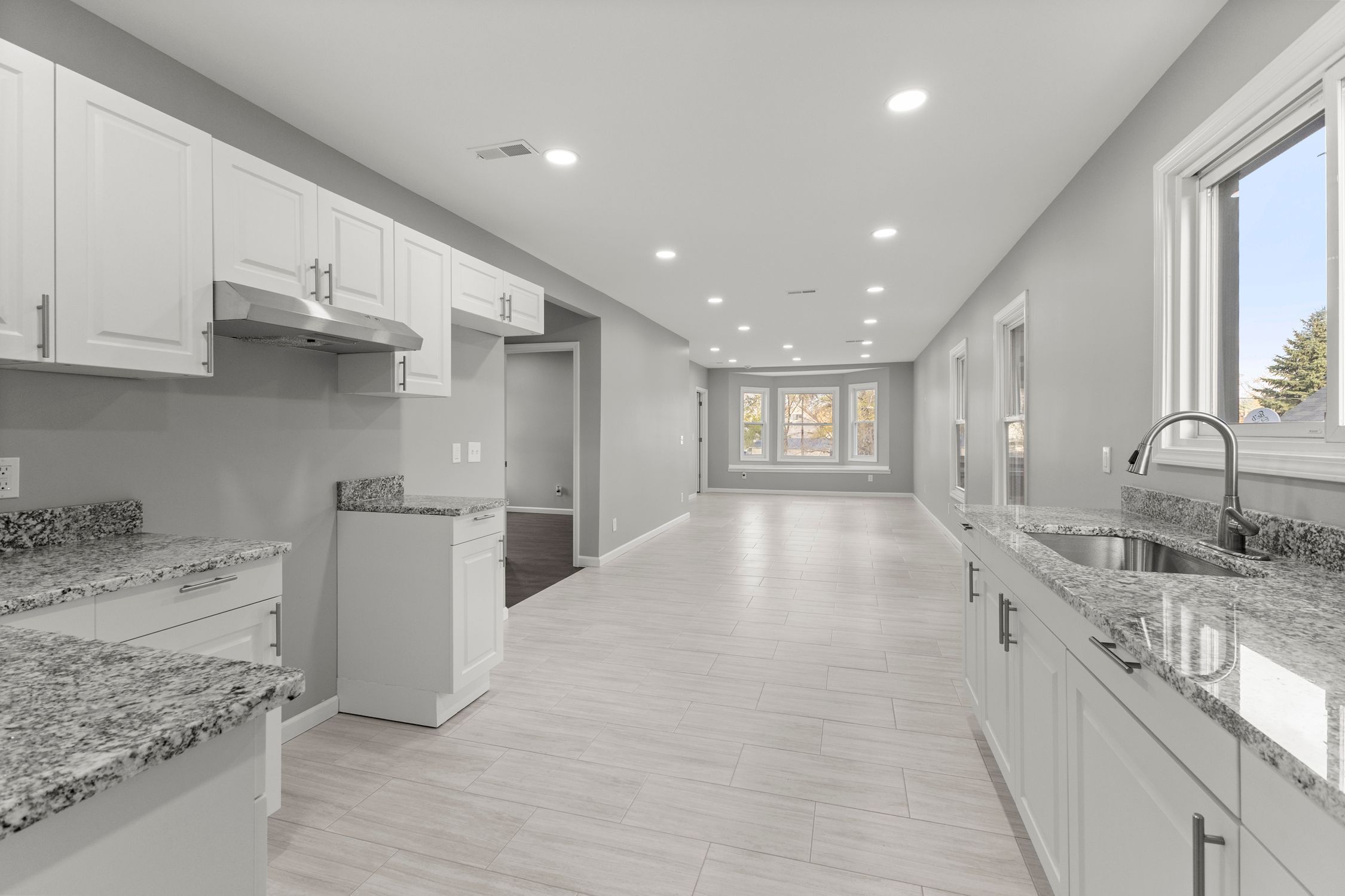 8275 CHAMBERLAIN Street