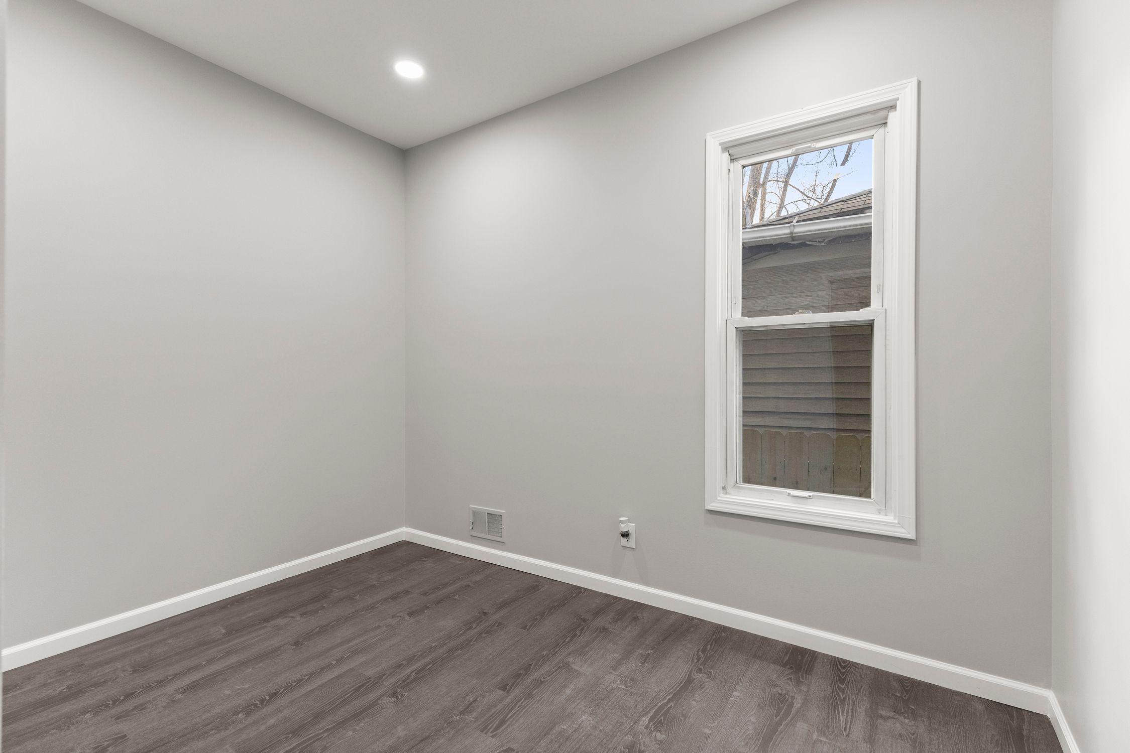 8275 CHAMBERLAIN Street