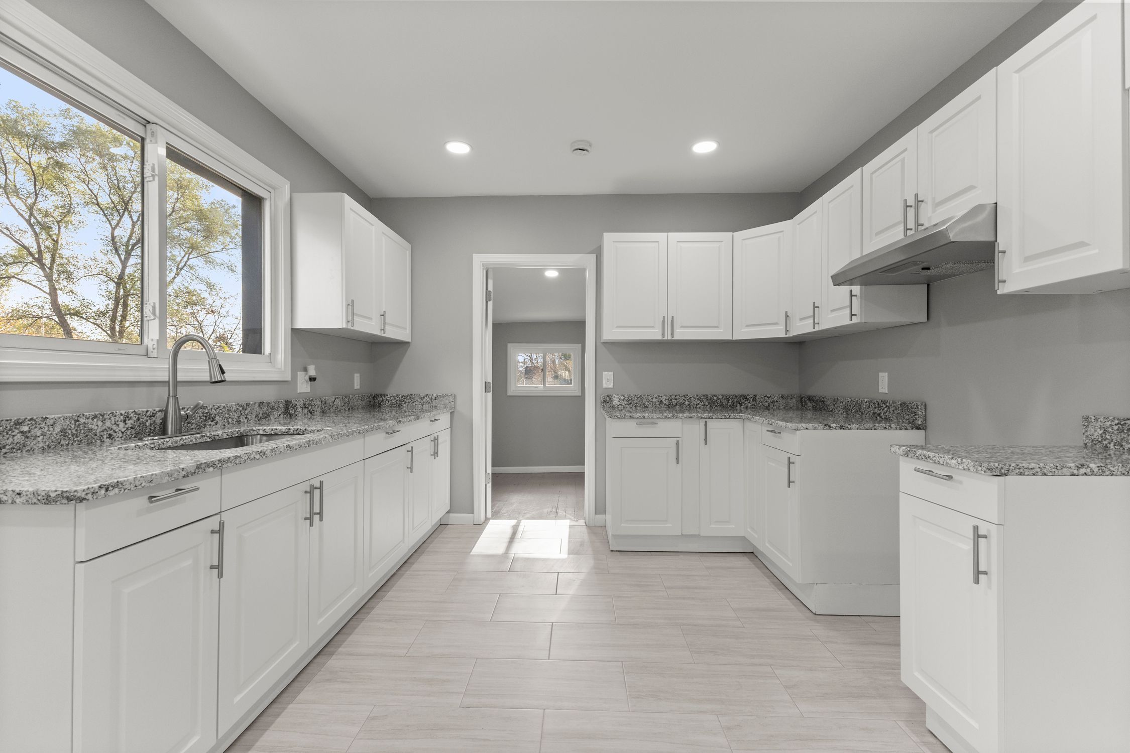 8275 CHAMBERLAIN Street