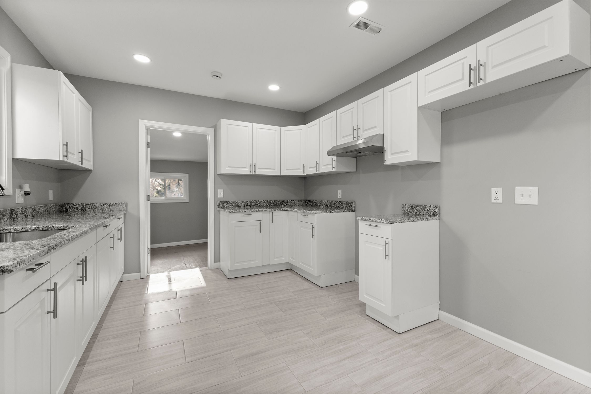 8275 CHAMBERLAIN Street