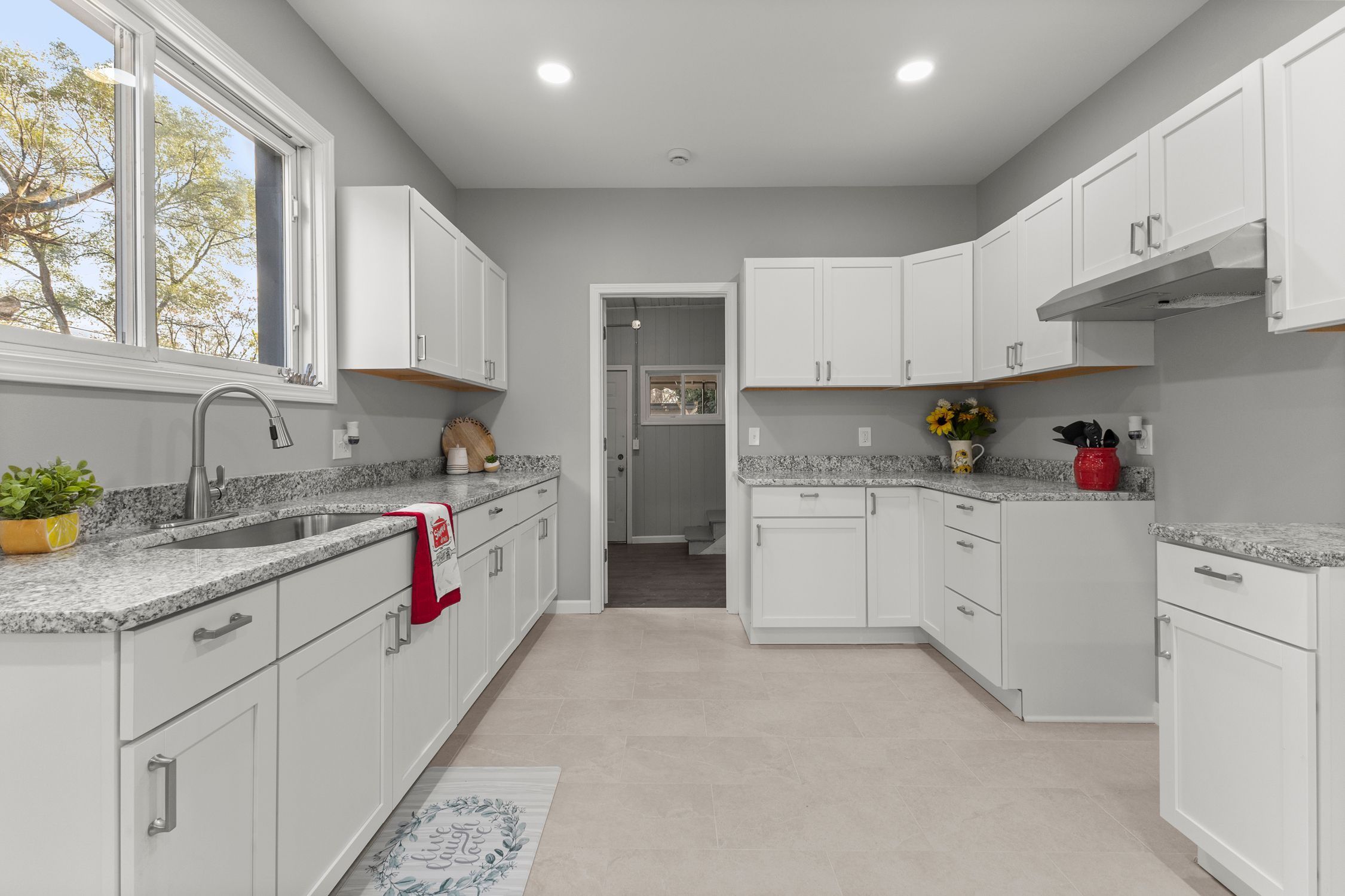 8275 CHAMBERLAIN Street