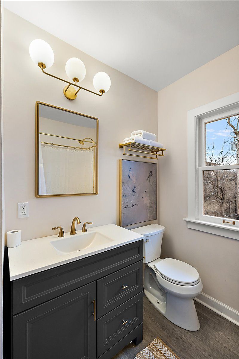 649 GLADSTONE Street