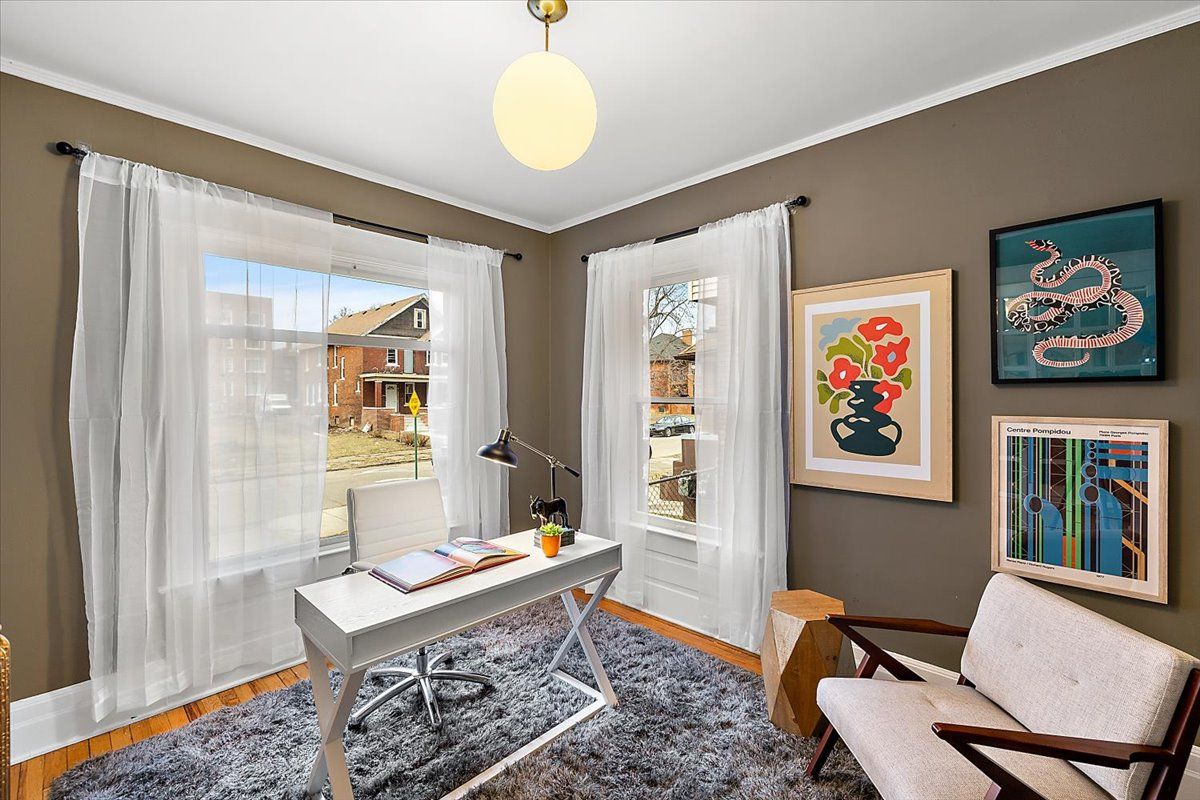 649 GLADSTONE Street