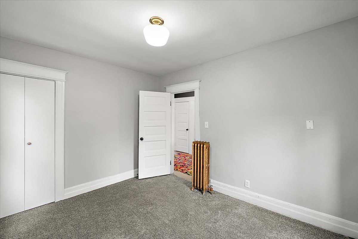 649 GLADSTONE Street