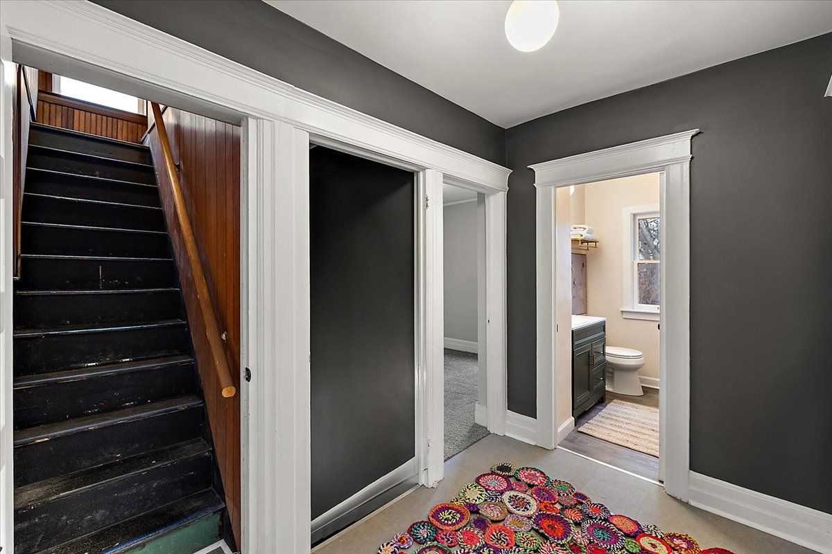 649 GLADSTONE Street