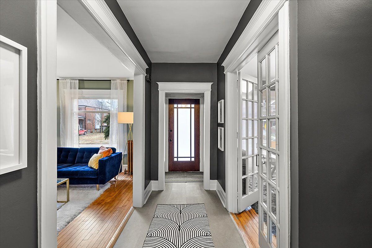 649 GLADSTONE Street