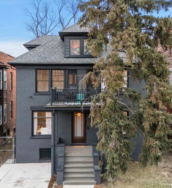 649 GLADSTONE Street