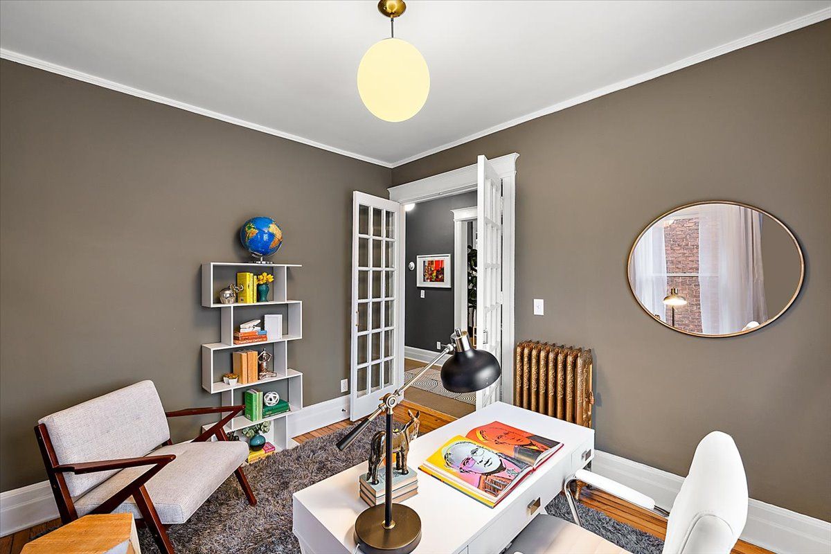 649 GLADSTONE Street