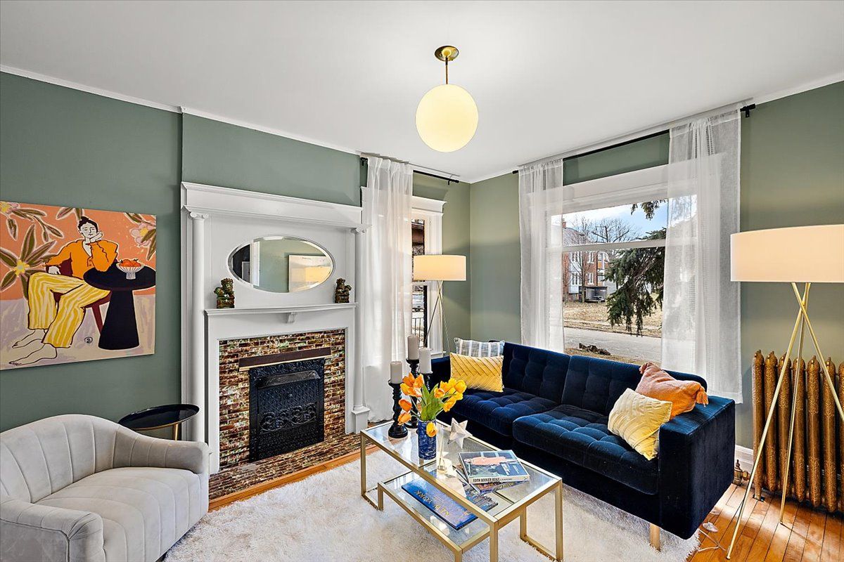 649 GLADSTONE Street