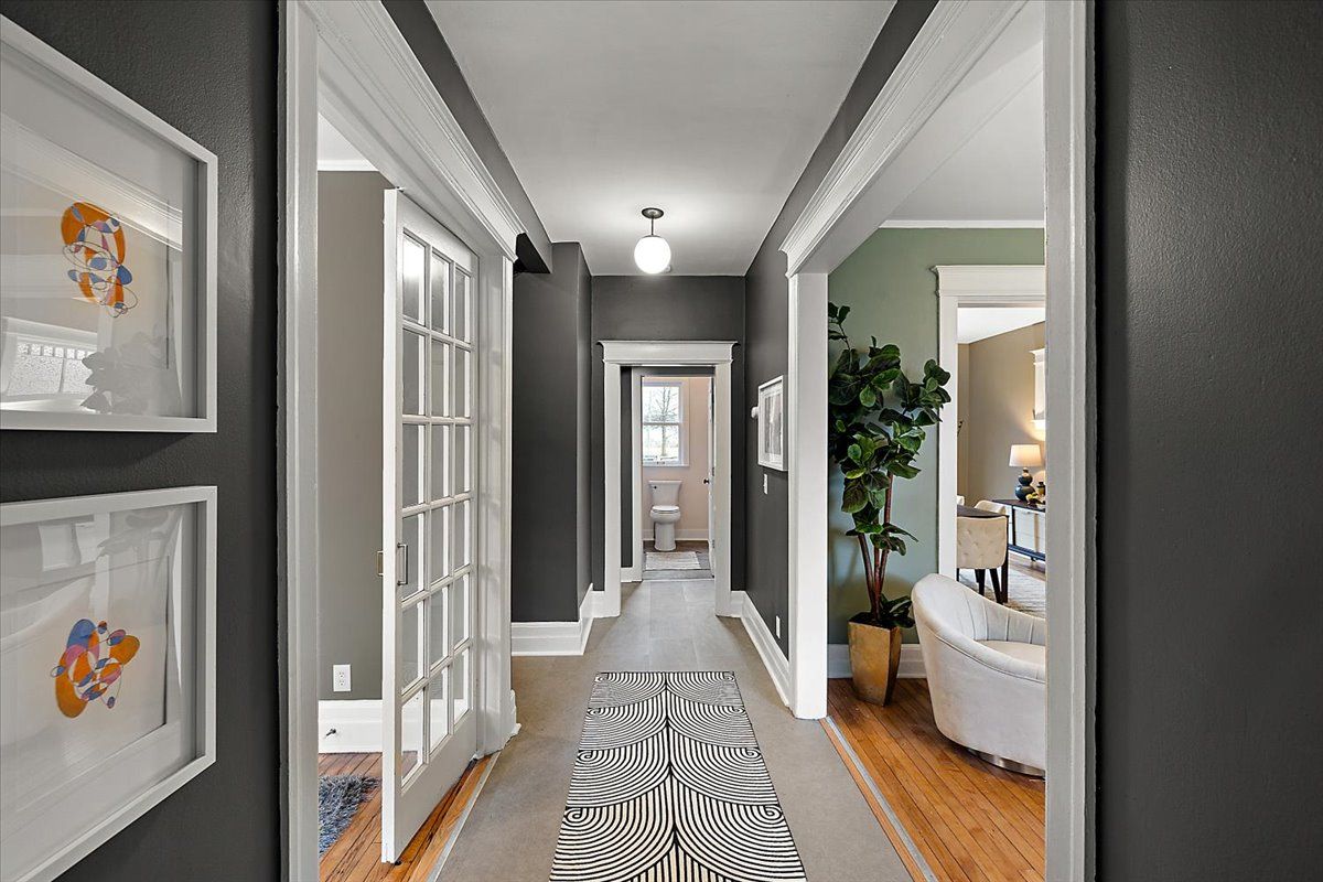 649 GLADSTONE Street