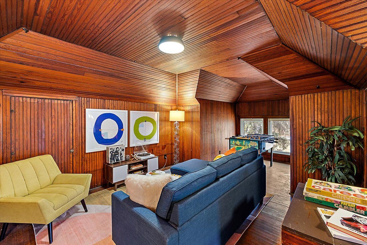 649 GLADSTONE Street