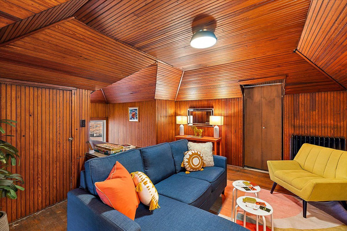 649 GLADSTONE Street