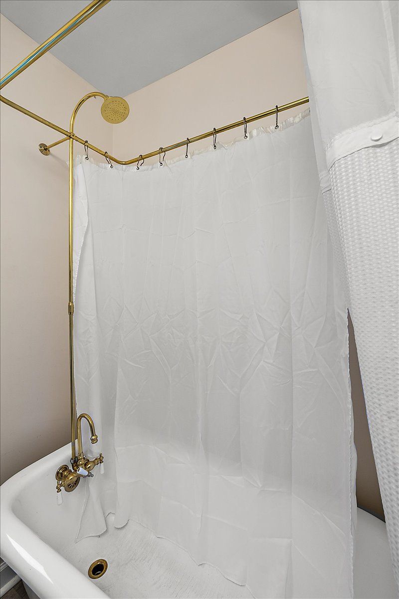 649 GLADSTONE Street