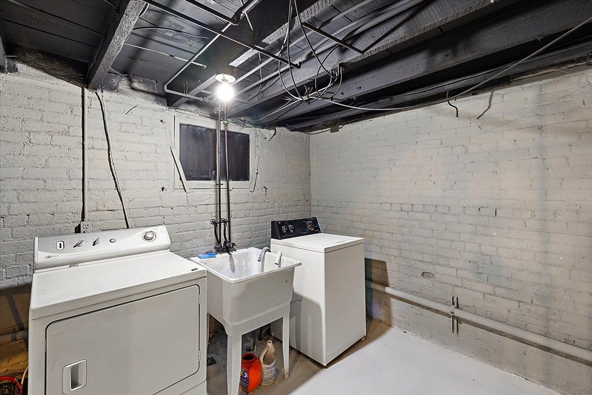 649 GLADSTONE Street